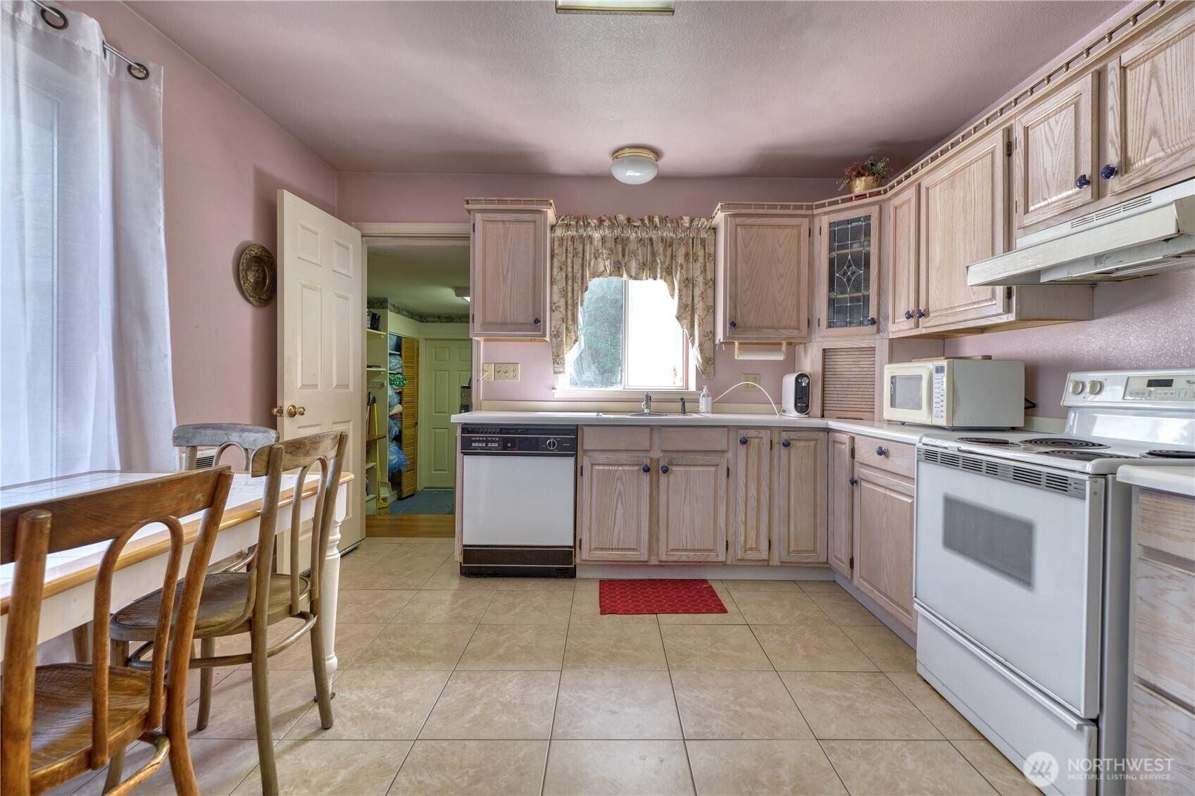 Point Roberts, Washington, 98281, United States, 3 Bedrooms Bedrooms, ,2 BathroomsBathrooms,Residential,For Sale,1913375