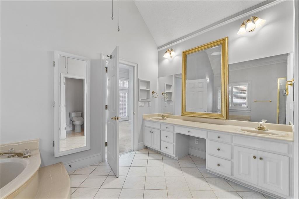Jonesboro, Georgia, 30236, United States, 5 Bedrooms Bedrooms, ,5 BathroomsBathrooms,Residential,For Sale,1889990