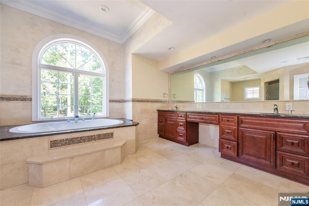 Paramus, New Jersey, 07652, United States, 6 Bedrooms Bedrooms, ,6 BathroomsBathrooms,Residential,For Sale,1947985