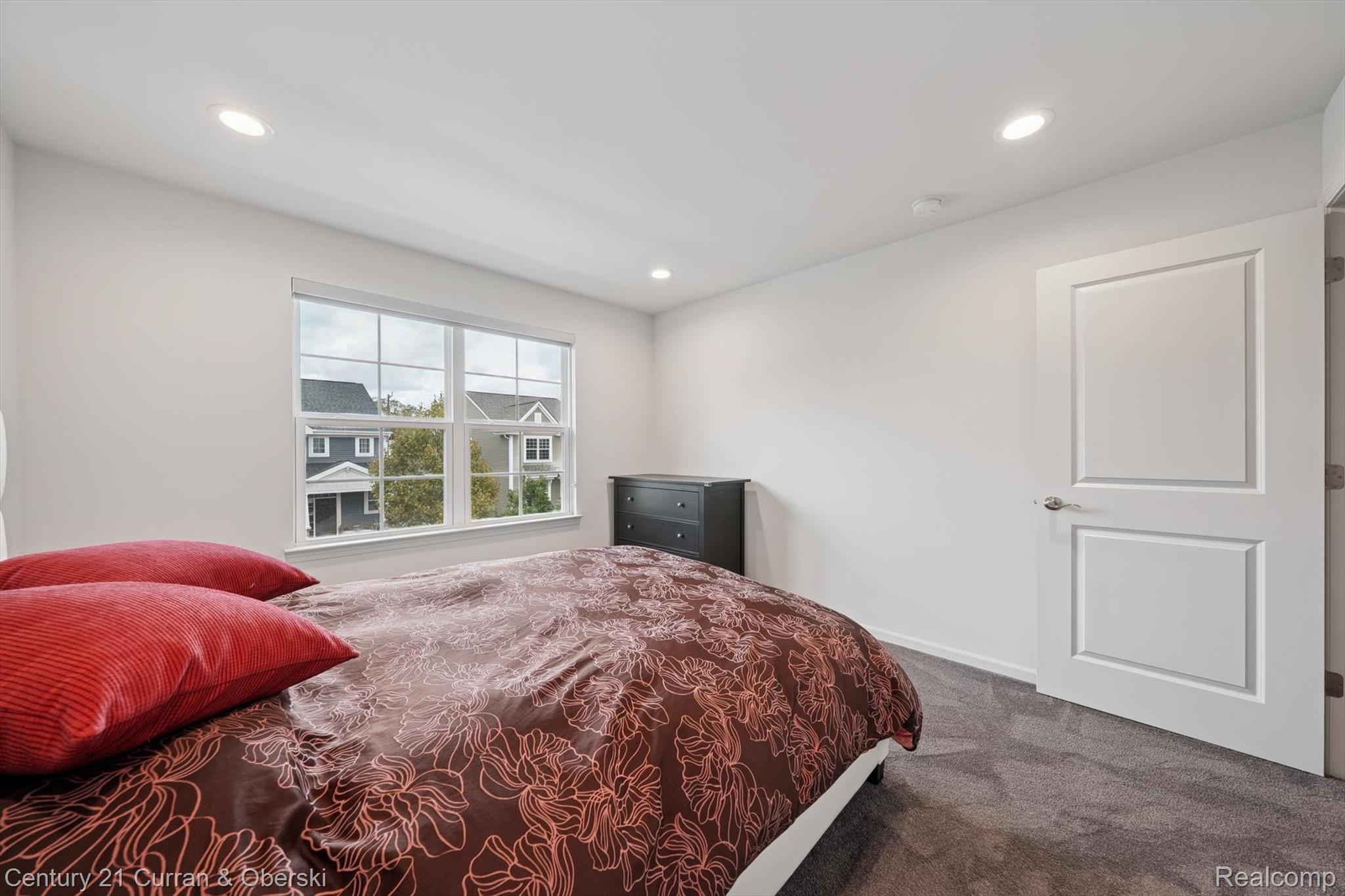 Ferndale, Michigan, 48220, United States, 3 Bedrooms Bedrooms, ,3 BathroomsBathrooms,Residential,For Sale,1984138