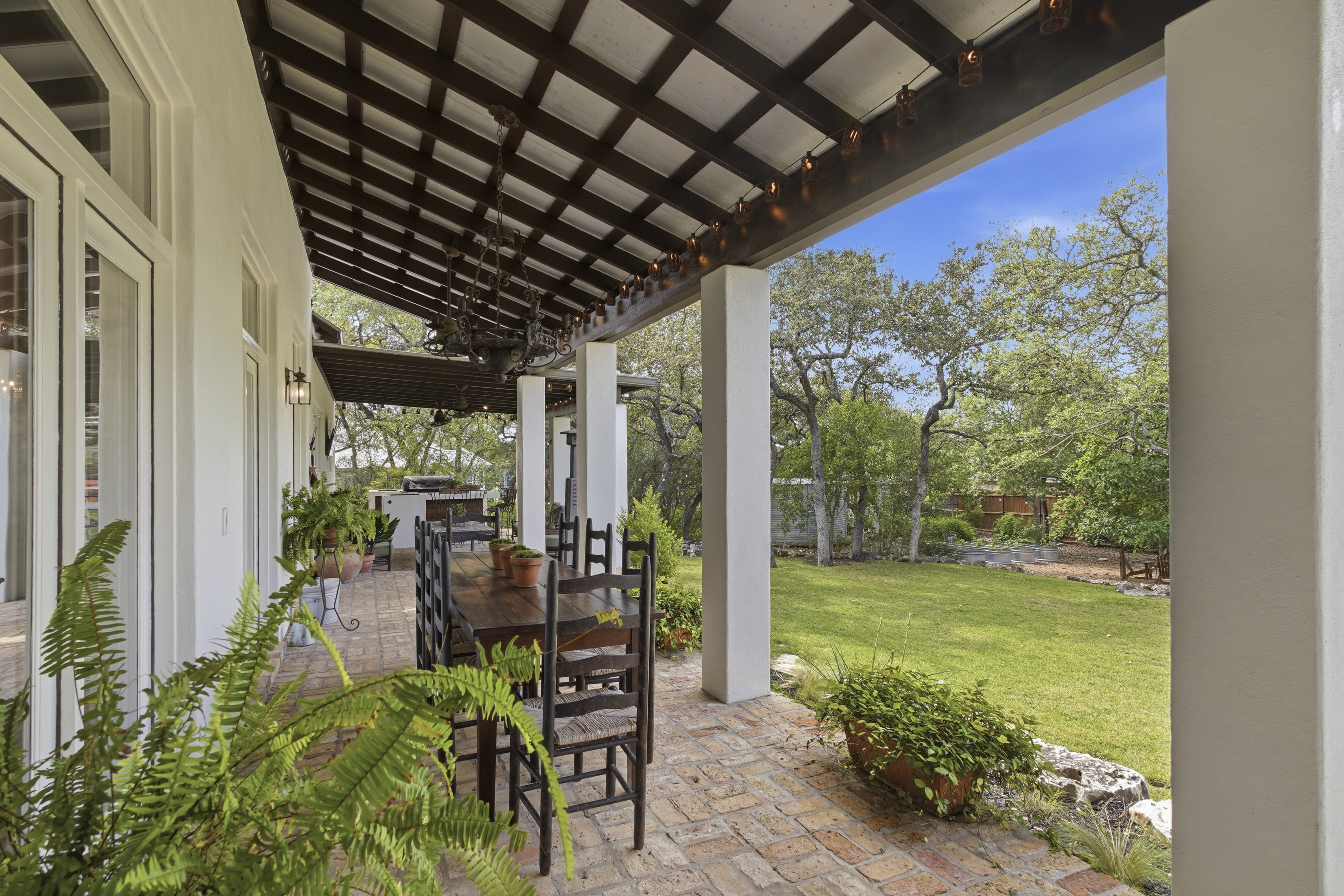  Custom-Designed Home on a 1-Acre - 物件實景