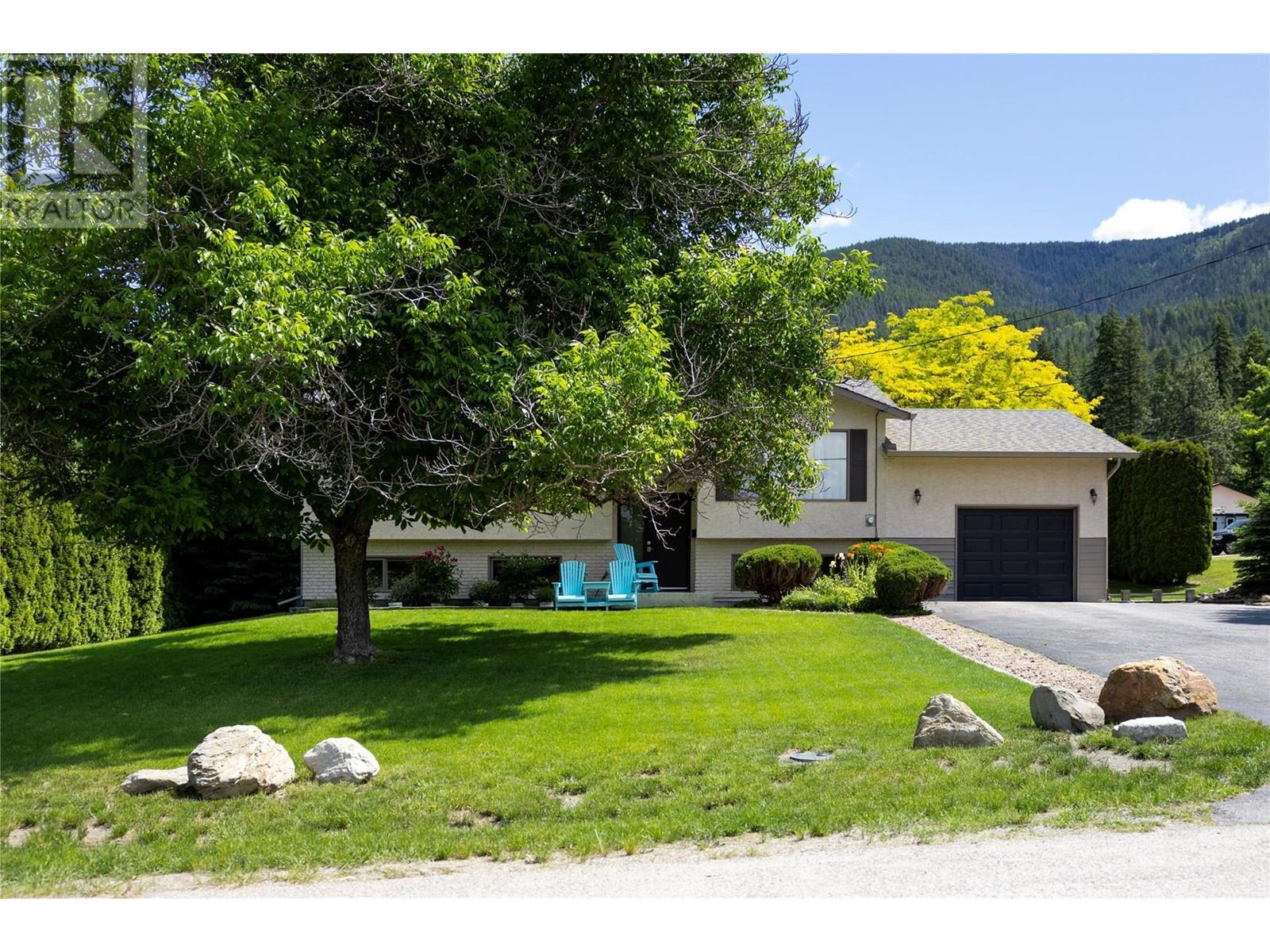 SPALLUMCHEEN, British Columbia, V4Y 0S8, CA, 5 Bedrooms Bedrooms, ,2 BathroomsBathrooms,Residential,For Sale,1950720