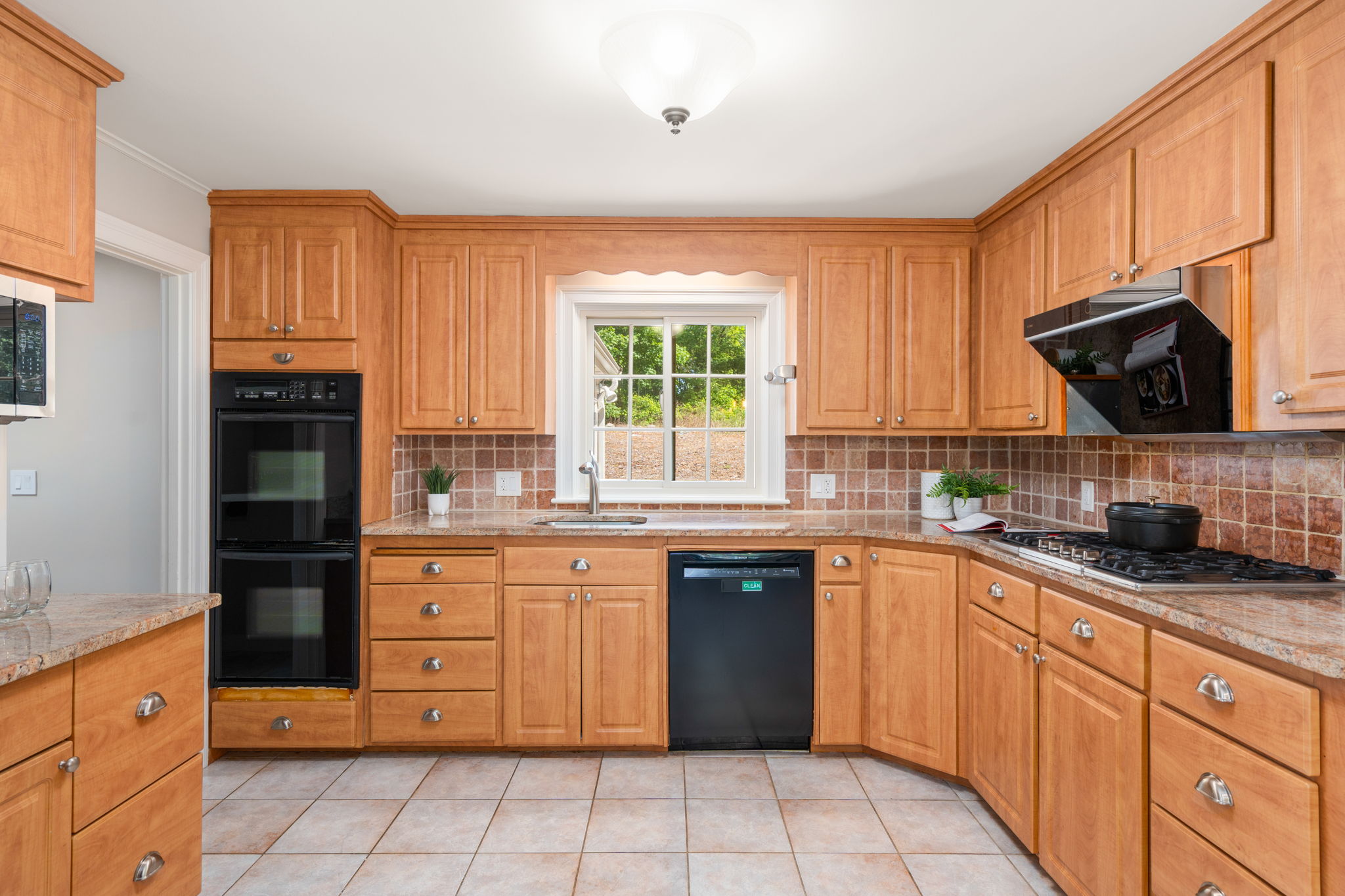  118 Newton Street, Weston, MA, 02493 - 物件實景