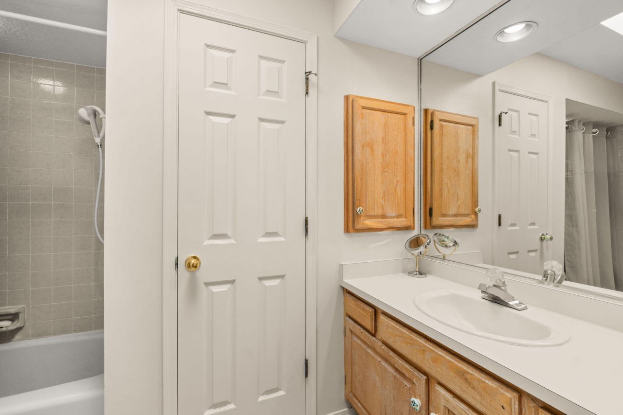 Albuquerque, New Mexico, 87111, United States, 4 Bedrooms Bedrooms, ,3 BathroomsBathrooms,Residential,For Sale,1947395