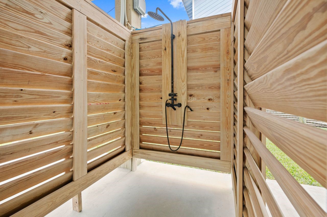 Jamaica Beach, Texas, 77554, United States, 3 Bedrooms Bedrooms, ,2 BathroomsBathrooms,Residential,For Sale,1997516