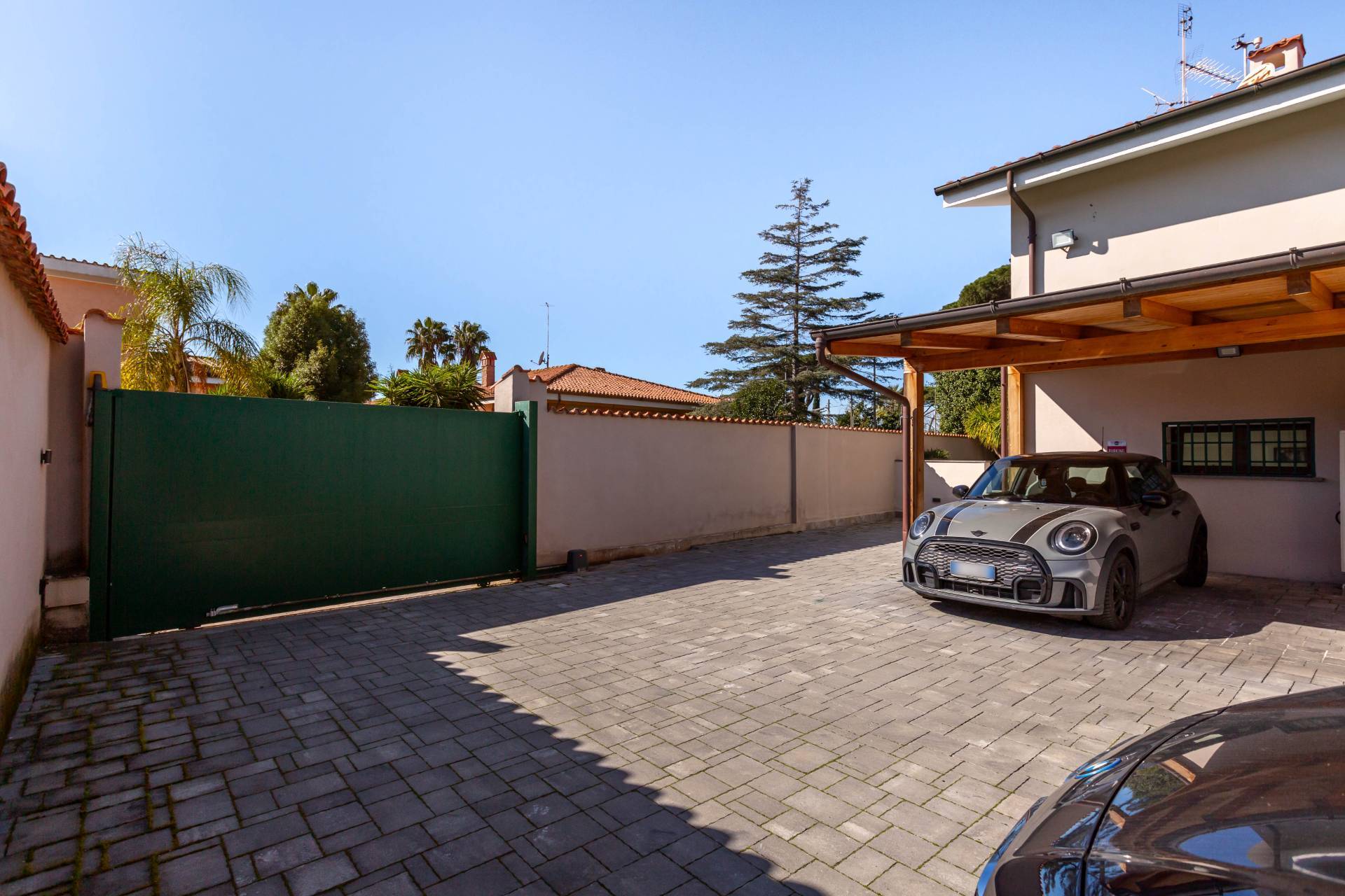 Roma, Roma, 00100, IT, 6 Bedrooms Bedrooms, ,5 BathroomsBathrooms,Residential,For Sale,1941968