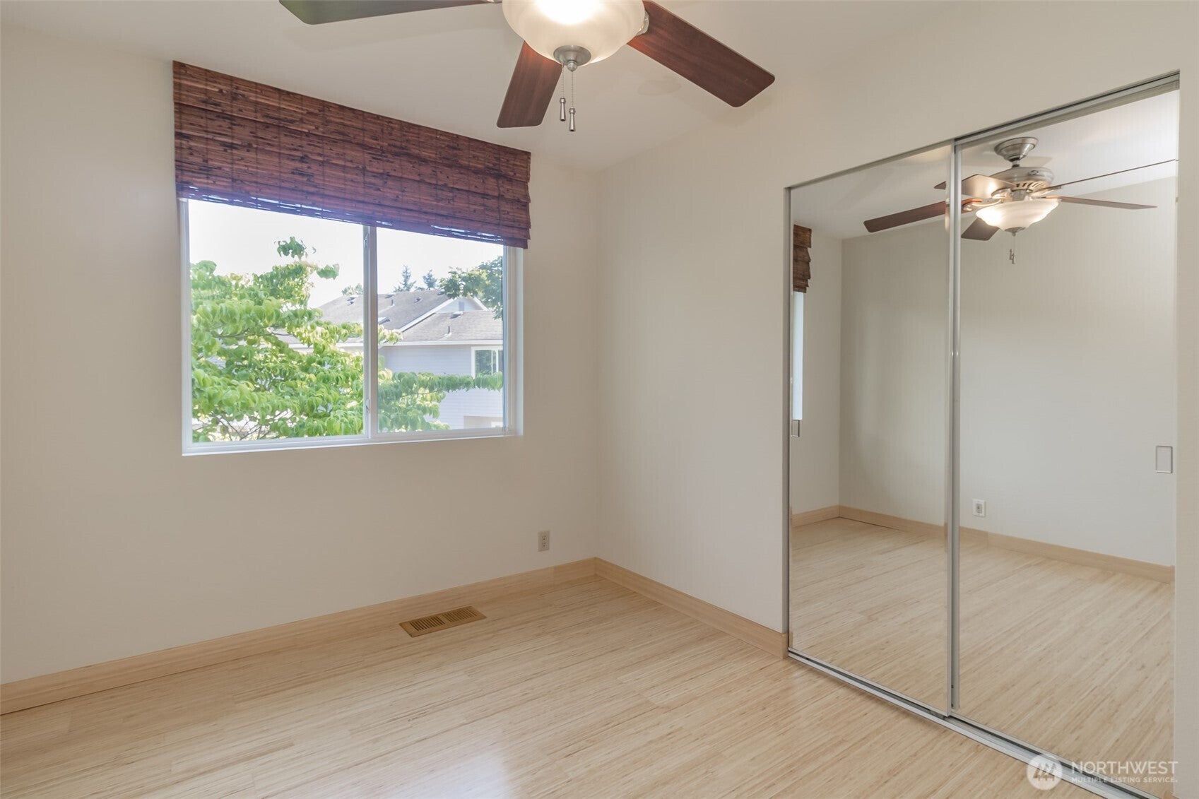 Kent, Washington, 98031, United States, 3 Bedrooms Bedrooms, ,2 BathroomsBathrooms,Residential,For Sale,1984192