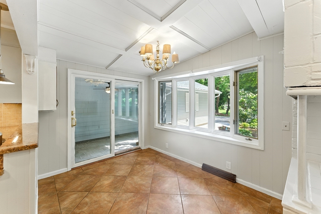 Longmeadow, Massachusetts, 01106, United States, 3 Bedrooms Bedrooms, ,3 BathroomsBathrooms,Residential,For Sale,1933397
