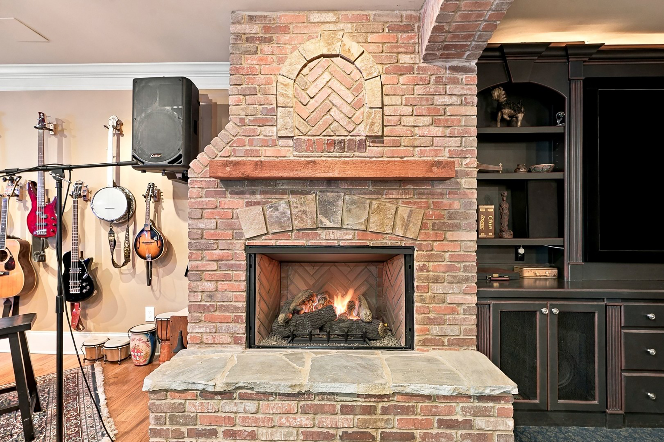  Exceptional Custom-Built Home with Theater, Full Bar and Private Gym - 物件實景