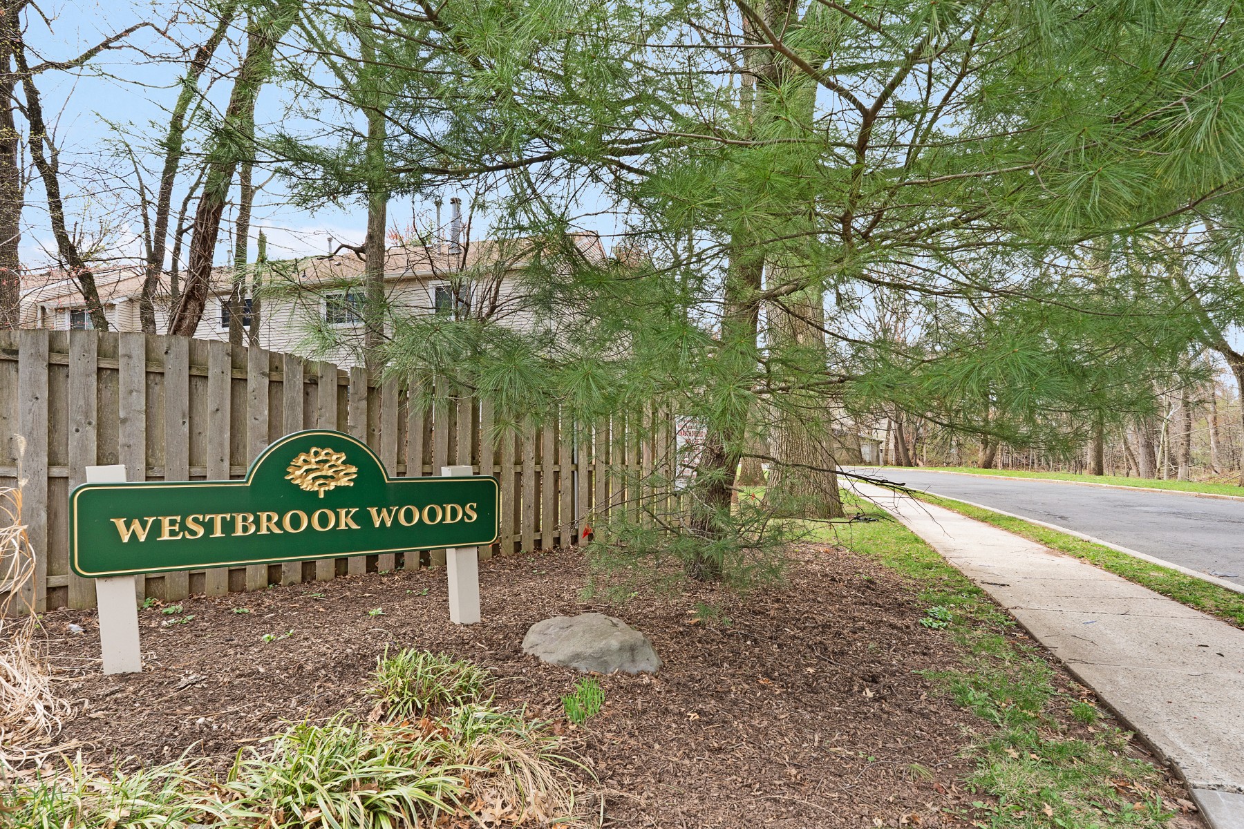  ?Westbrook Woods? Well Maintained Townhome - 物件實景