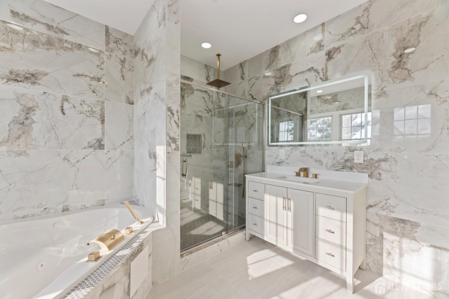 Edison, New Jersey, 08820, United States, 5 Bedrooms Bedrooms, ,5 BathroomsBathrooms,Residential,For Sale,2005259