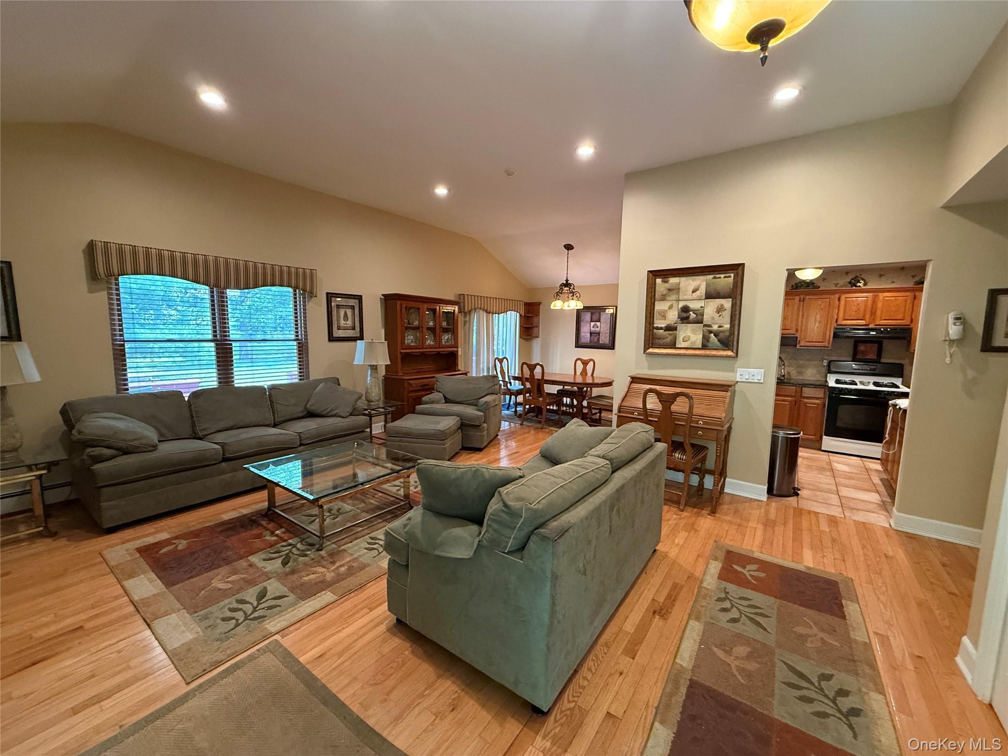  64 Cobbleridge Lane, Manorville, NY, 11949 - 物件實景
