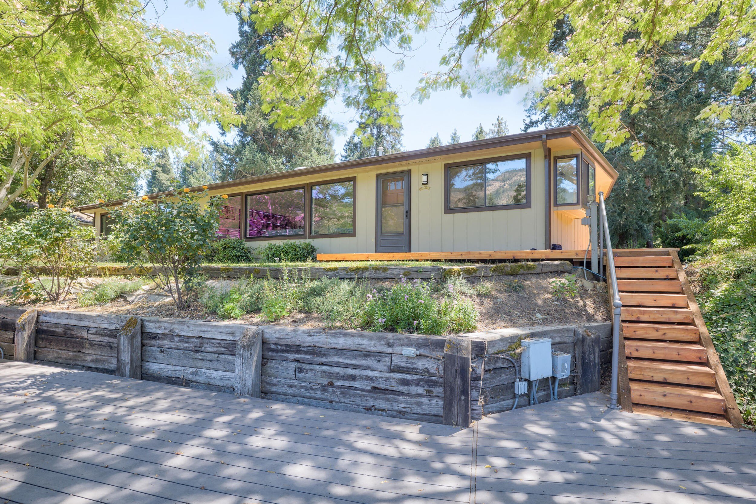 Grants Pass, Oregon, 97527, United States, 3 Bedrooms Bedrooms, ,3 BathroomsBathrooms,Residential,For Sale,1822817