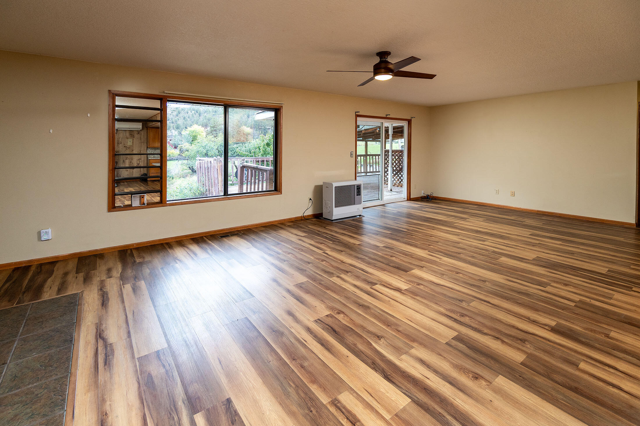 Mitchell, Oregon, 97750, United States, 3 Bedrooms Bedrooms, ,2 BathroomsBathrooms,Residential,For Sale,1965527