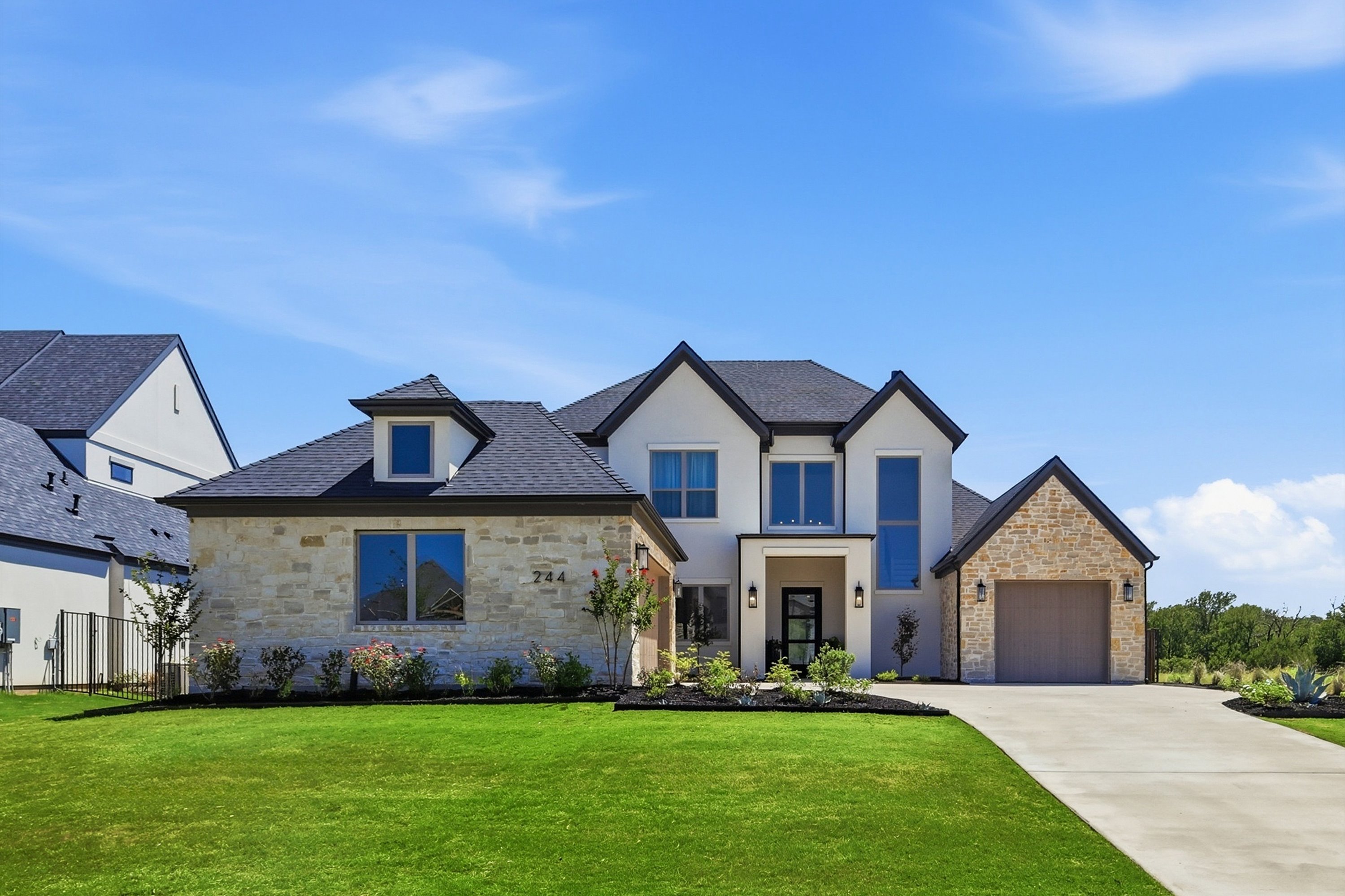  Some homes are simply built. Others are thoughtfully composed. - 物件實景