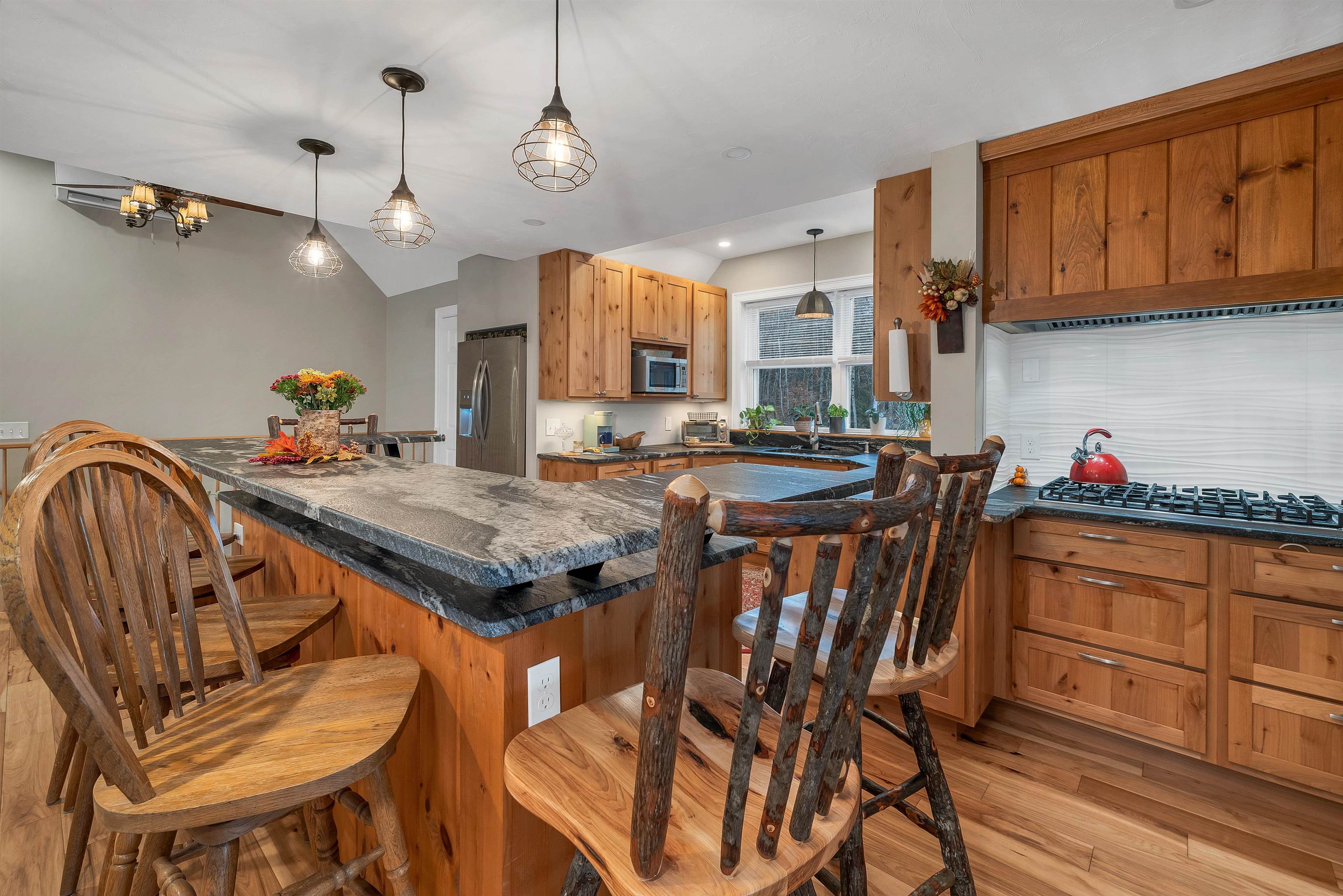 Meredith, New Hampshire, 03253, United States, 4 Bedrooms Bedrooms, ,2 BathroomsBathrooms,Residential,For Sale,1998295