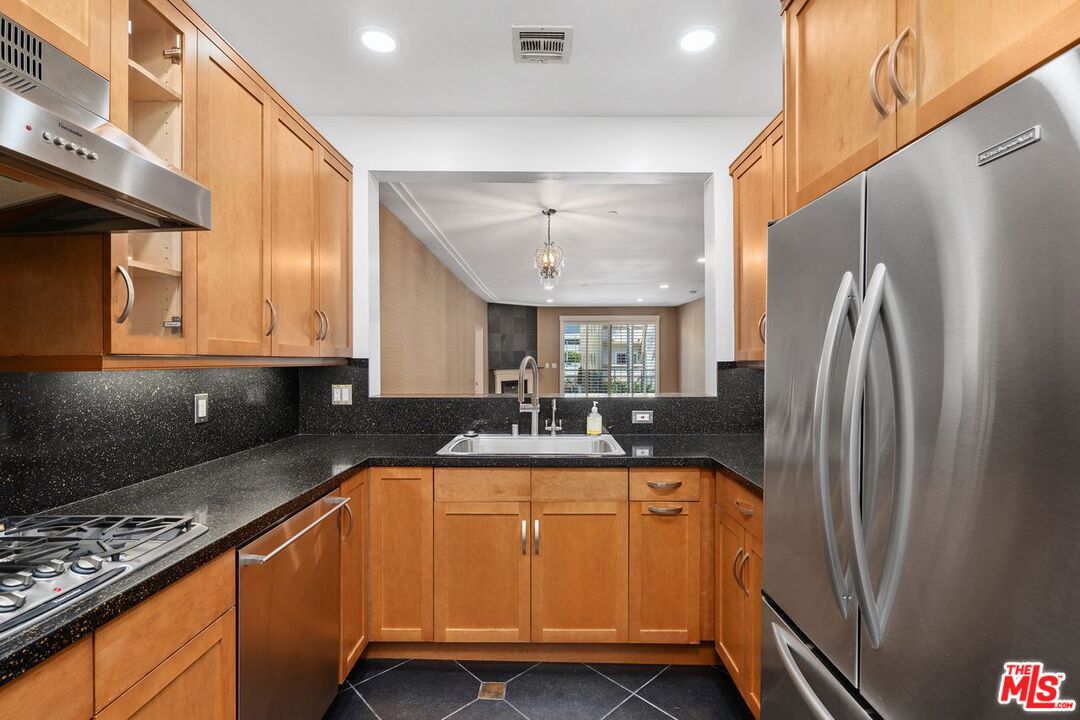 West Hollywood, California, 90048, United States, 2 Bedrooms Bedrooms, ,3 BathroomsBathrooms,Residential,For Sale,1762053