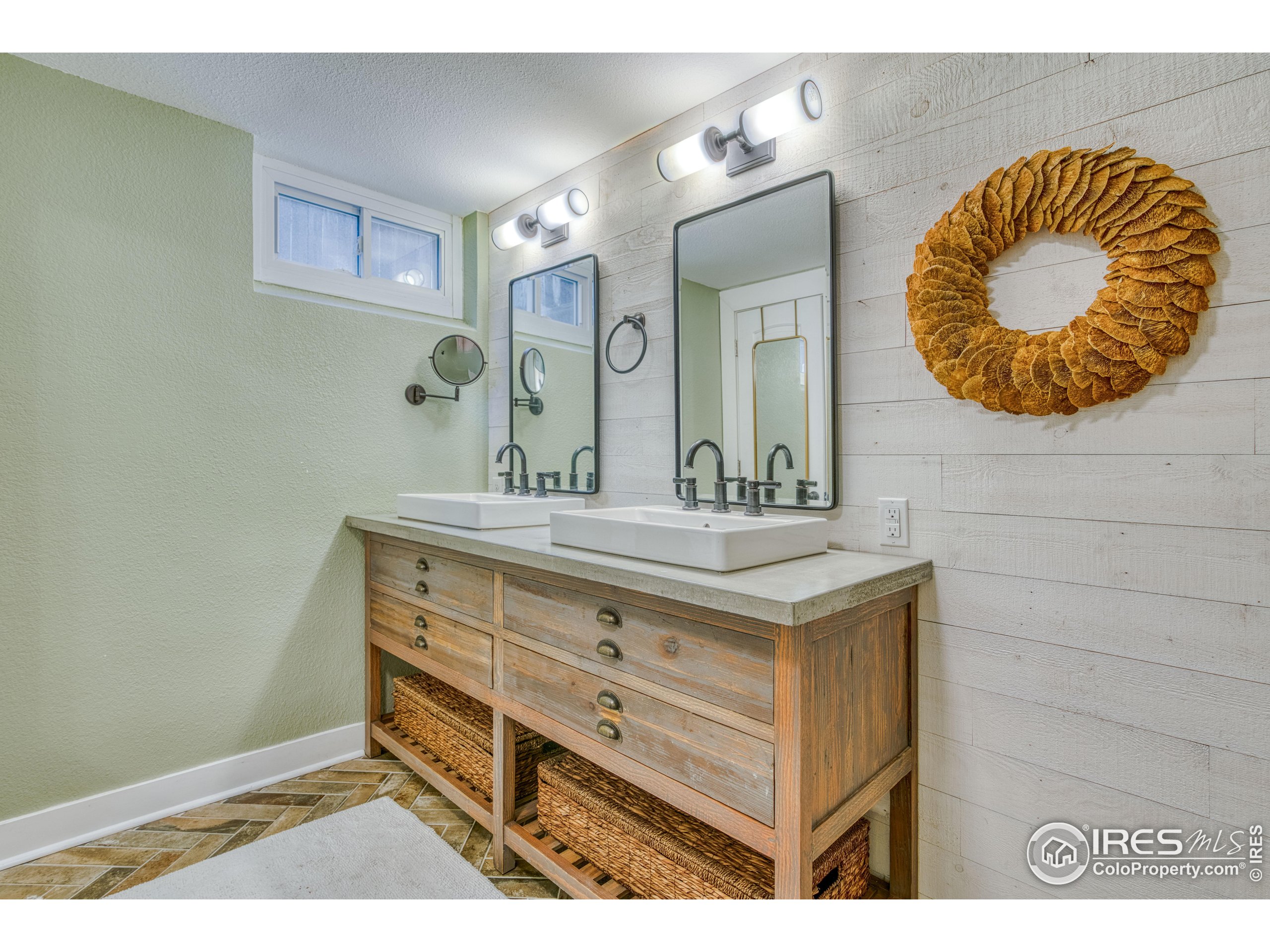 Denver, Colorado, 80220, United States, 4 Bedrooms Bedrooms, ,2 BathroomsBathrooms,Residential,For Sale,1901217