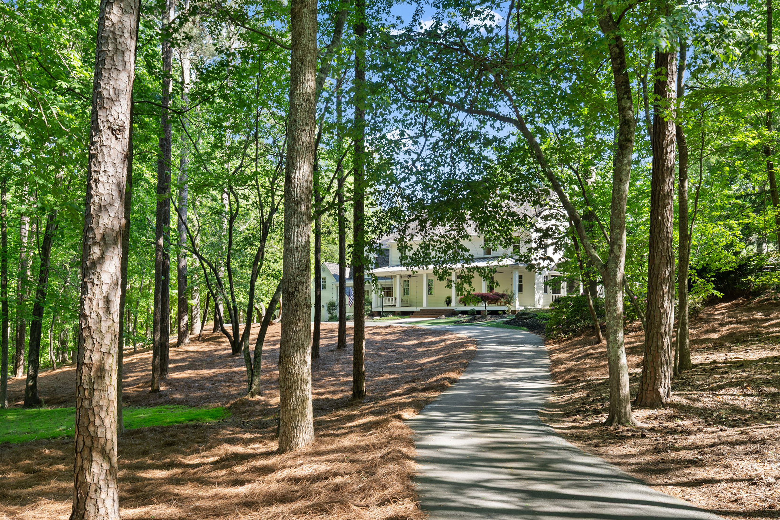  Live Timeless in Coveted Farmhouse on 4+ Private Gated Acres In Roswell - 物件實景