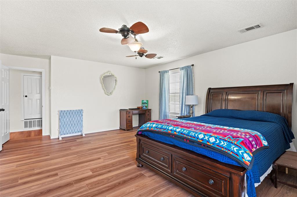Whitney, Texas, 76692, United States, 4 Bedrooms Bedrooms, ,3 BathroomsBathrooms,Residential,For Sale,1890428