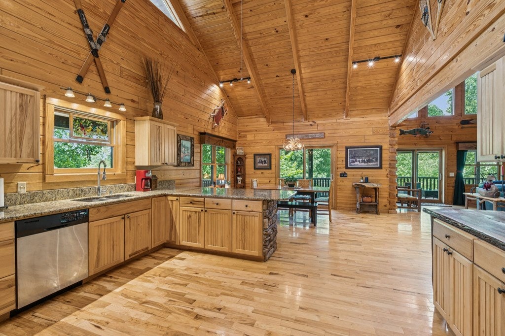 Morganton, Georgia, 30560, United States, 3 Bedrooms Bedrooms, ,3 BathroomsBathrooms,Residential,For Sale,1905378
