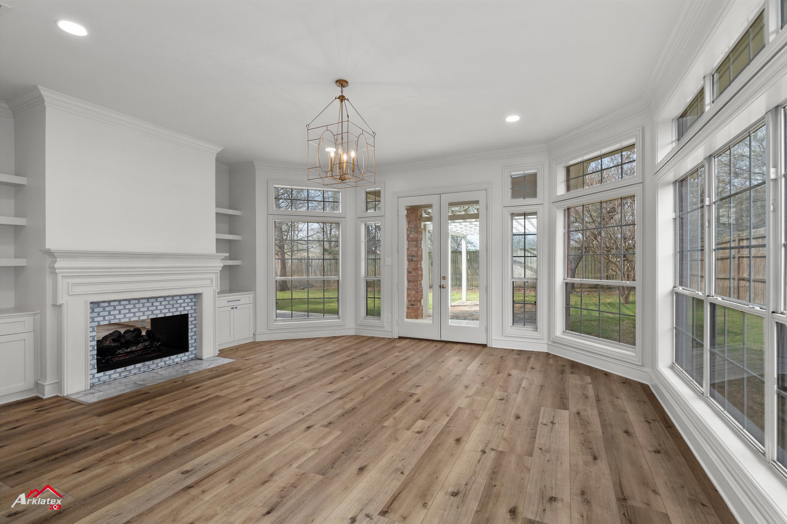 Henderson, Texas, 75703, United States, 5 Bedrooms Bedrooms, ,4 BathroomsBathrooms,Residential,For Sale,1934371