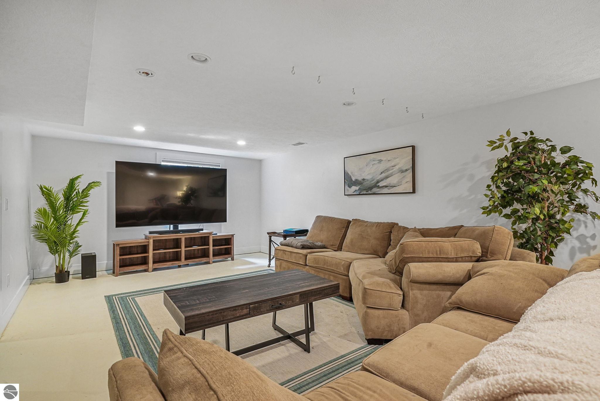 Traverse City, Michigan, 49686, United States, 4 Bedrooms Bedrooms, ,2 BathroomsBathrooms,Residential,For Sale,1980692