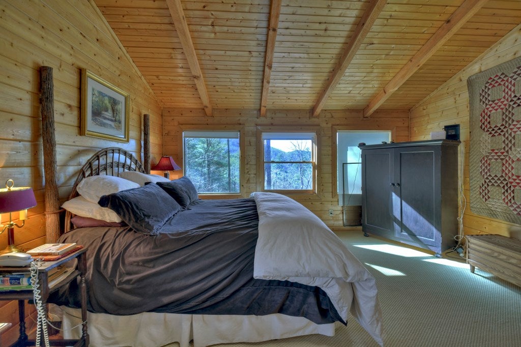 Blue Ridge, Georgia, 30513, United States, 5 Bedrooms Bedrooms, ,3 BathroomsBathrooms,Residential,For Sale,1858988