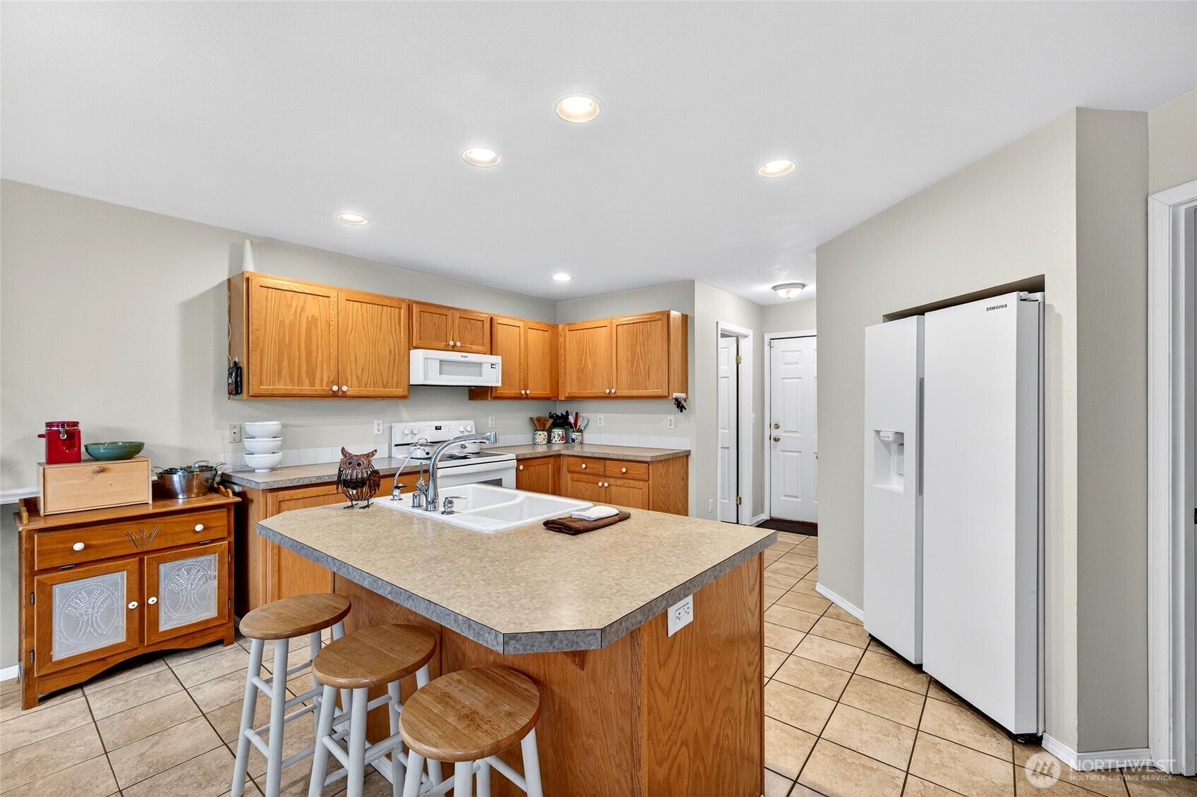 Tacoma, Washington, 98446, United States, 3 Bedrooms Bedrooms, ,3 BathroomsBathrooms,Residential,For Sale,1995150