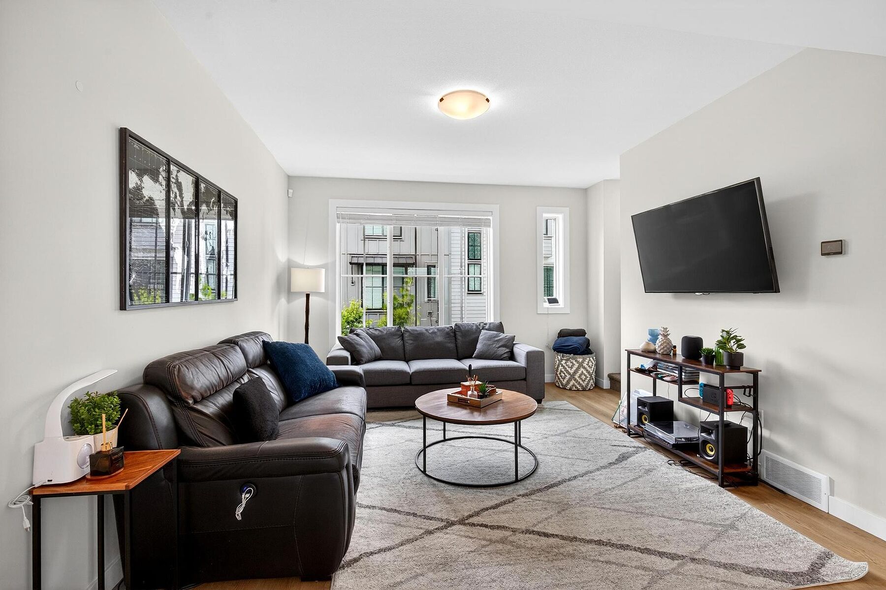  Modern Elegance in Glenmore - 物件實景