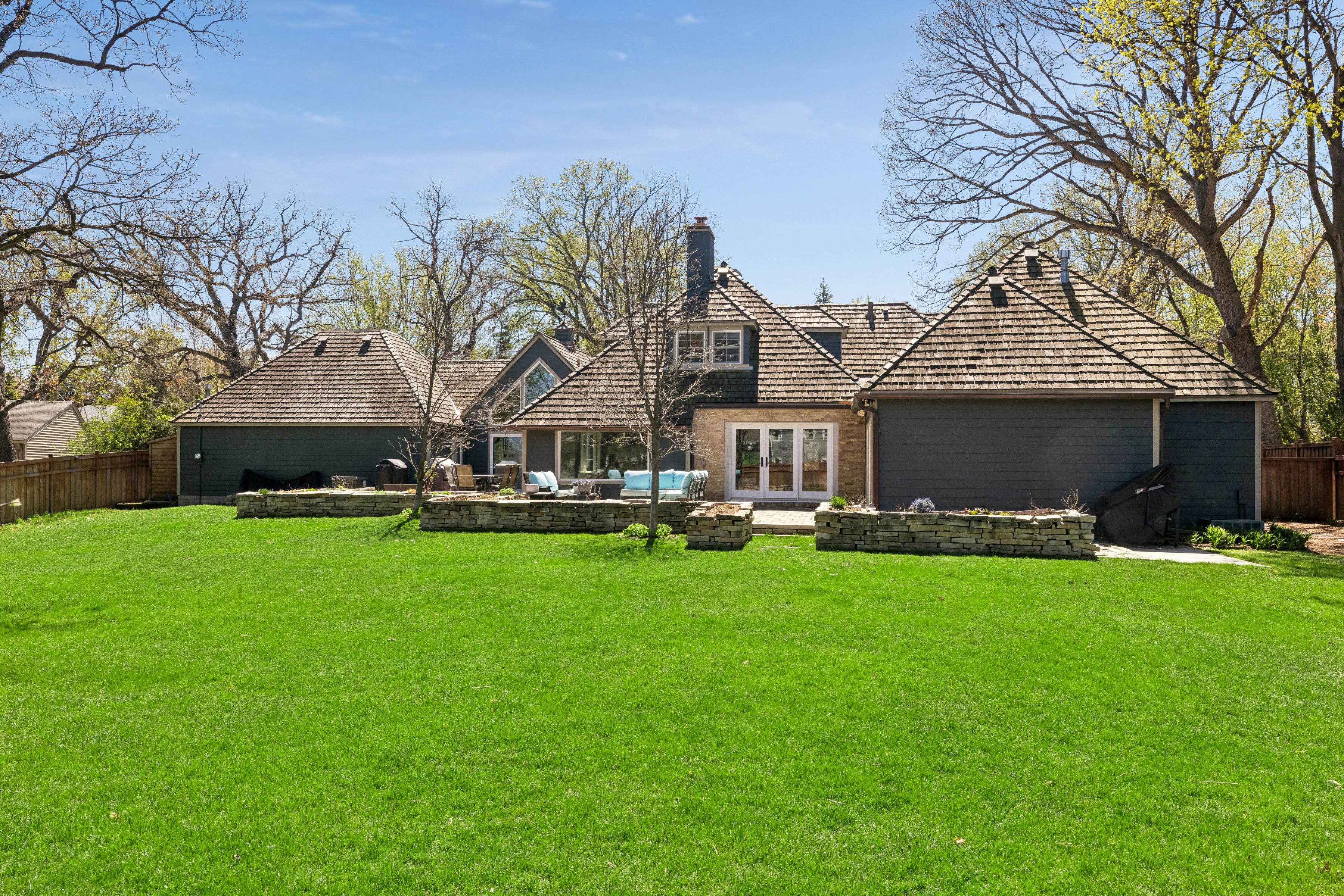  Elegant French-Inspired Hilldale Estate - 物件實景
