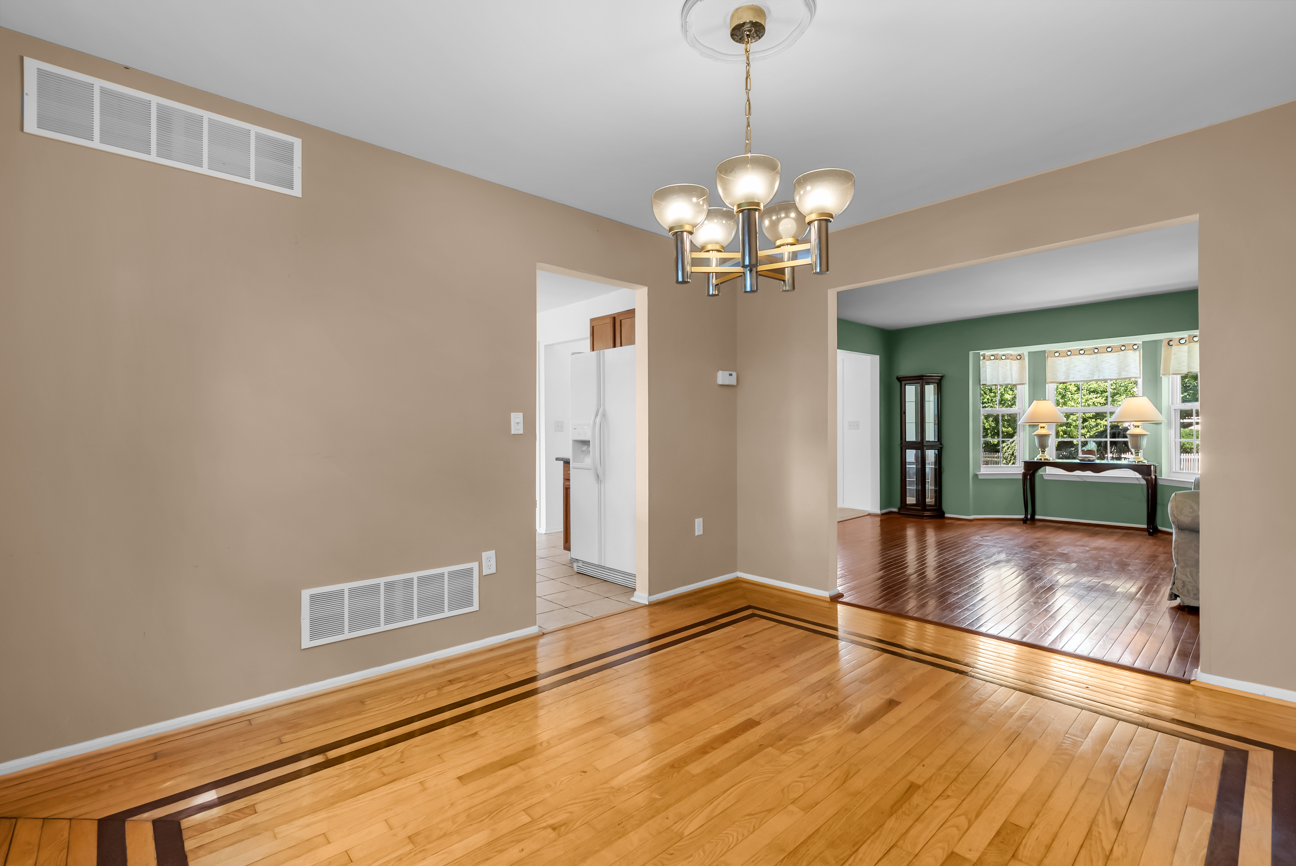  Woodland Hills Colonial Opportunity - 物件實景