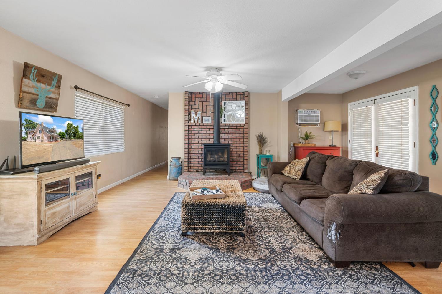 Vernalis, California, 95385, United States, 5 Bedrooms Bedrooms, ,3 BathroomsBathrooms,Residential,For Sale,1979261