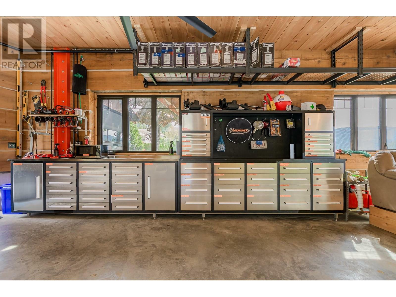SICAMOUS, British Columbia, V0E 2V1, CA, 3 Bedrooms Bedrooms, ,3 BathroomsBathrooms,Residential,For Sale,1837122