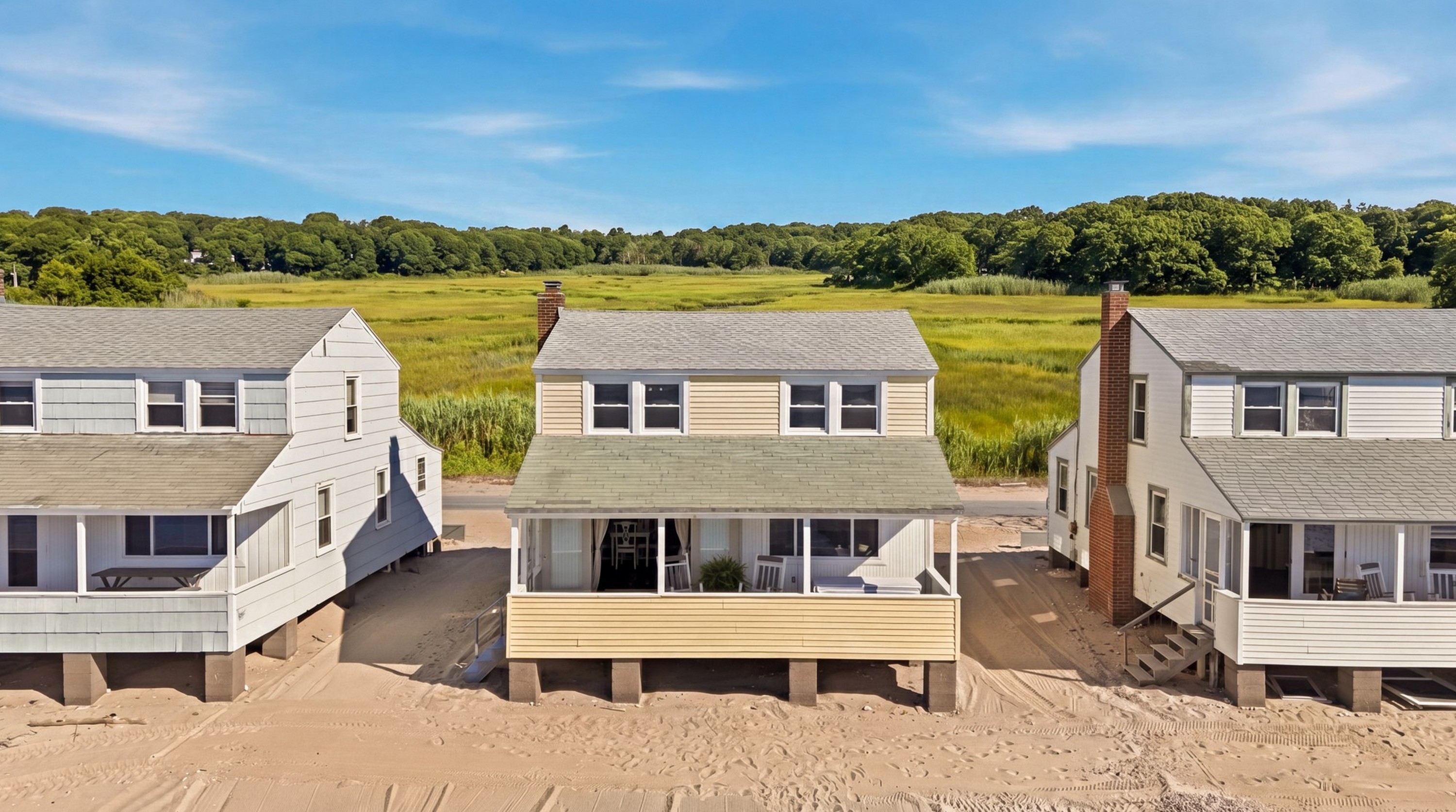  Charming Direct Waterfront Beach Cottage at Hawk