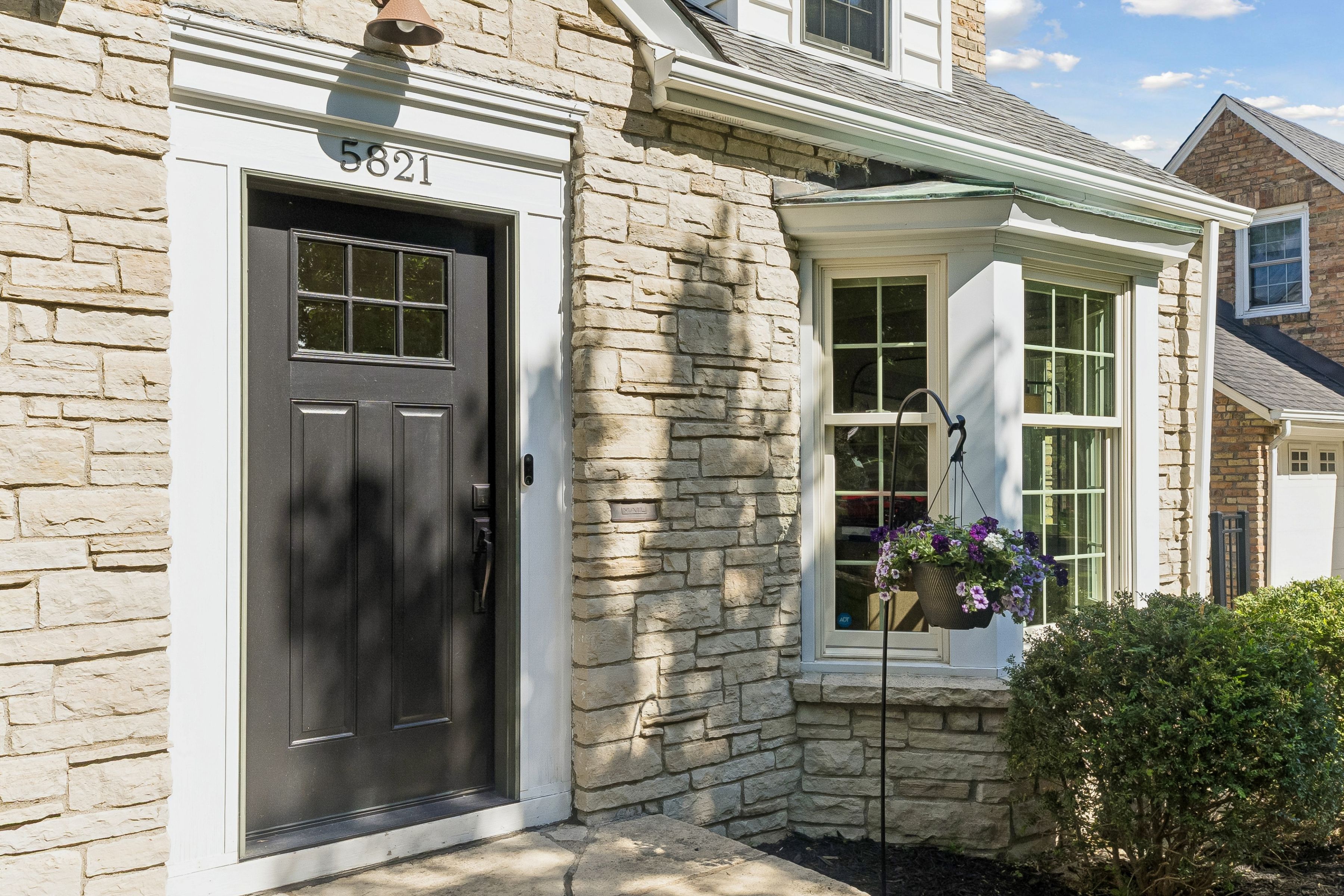  Elegant Cape Cod Living with Timeless Architectural Detail - 物件實景
