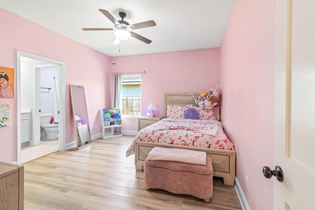 Shalimar, Florida, 32579, United States, 4 Bedrooms Bedrooms, ,3 BathroomsBathrooms,Residential,For Sale,1950099