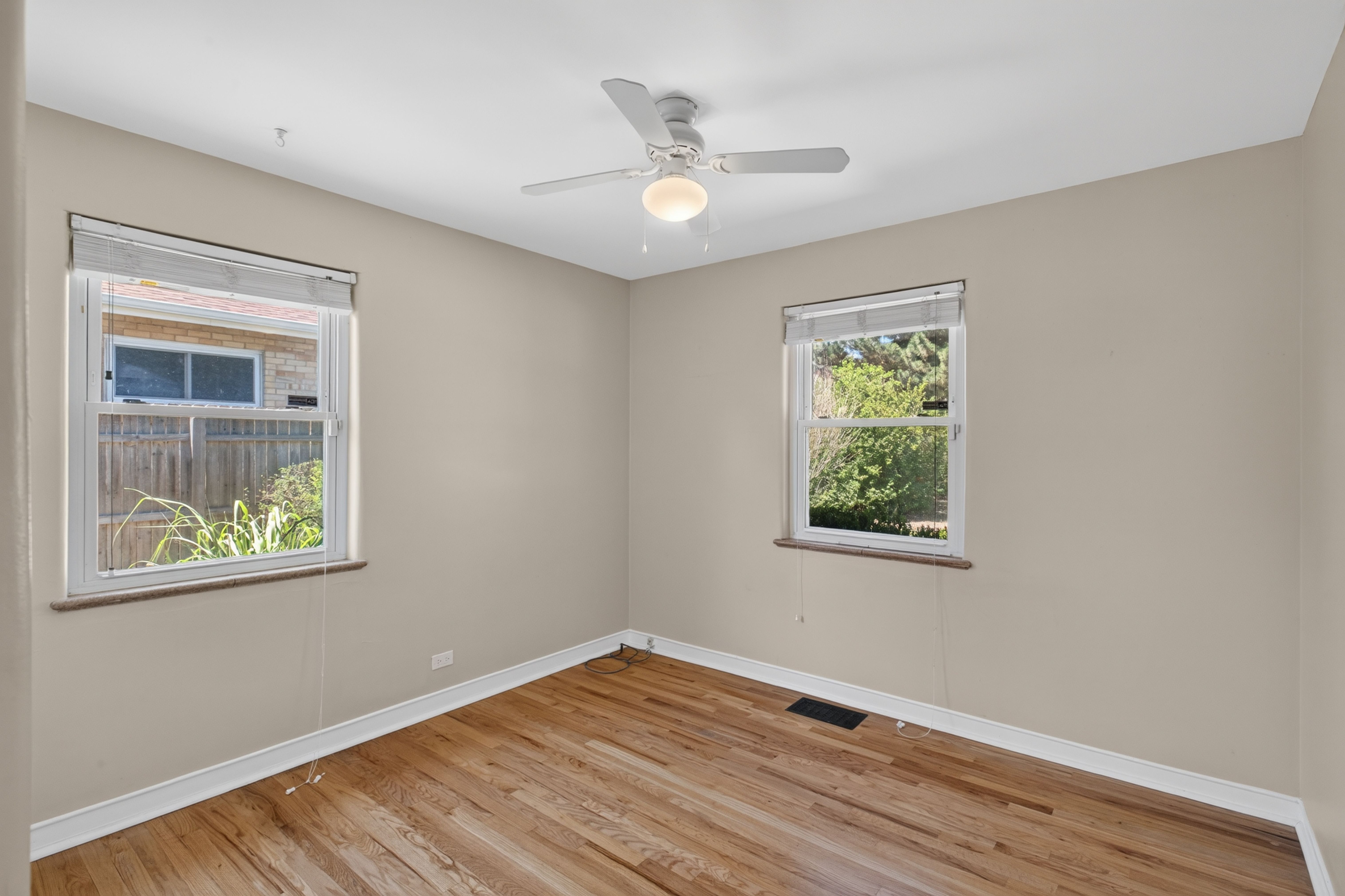 Charming Mayfair Home with Private Backyard Patio & Tree-Lined Charm - 物件實景