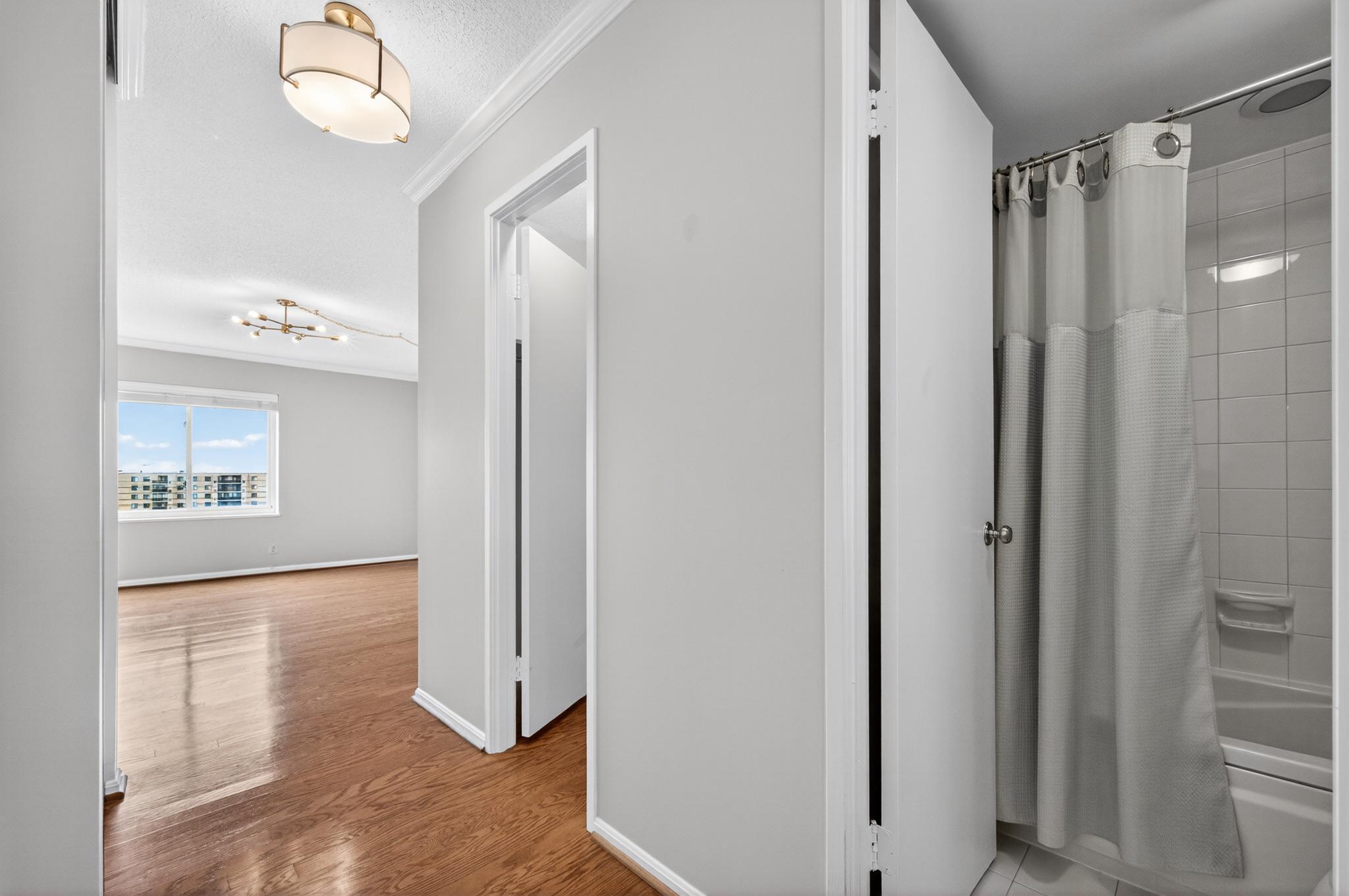  8380 Greensboro Drive, Mclean, VA, 22102 - 物件實景