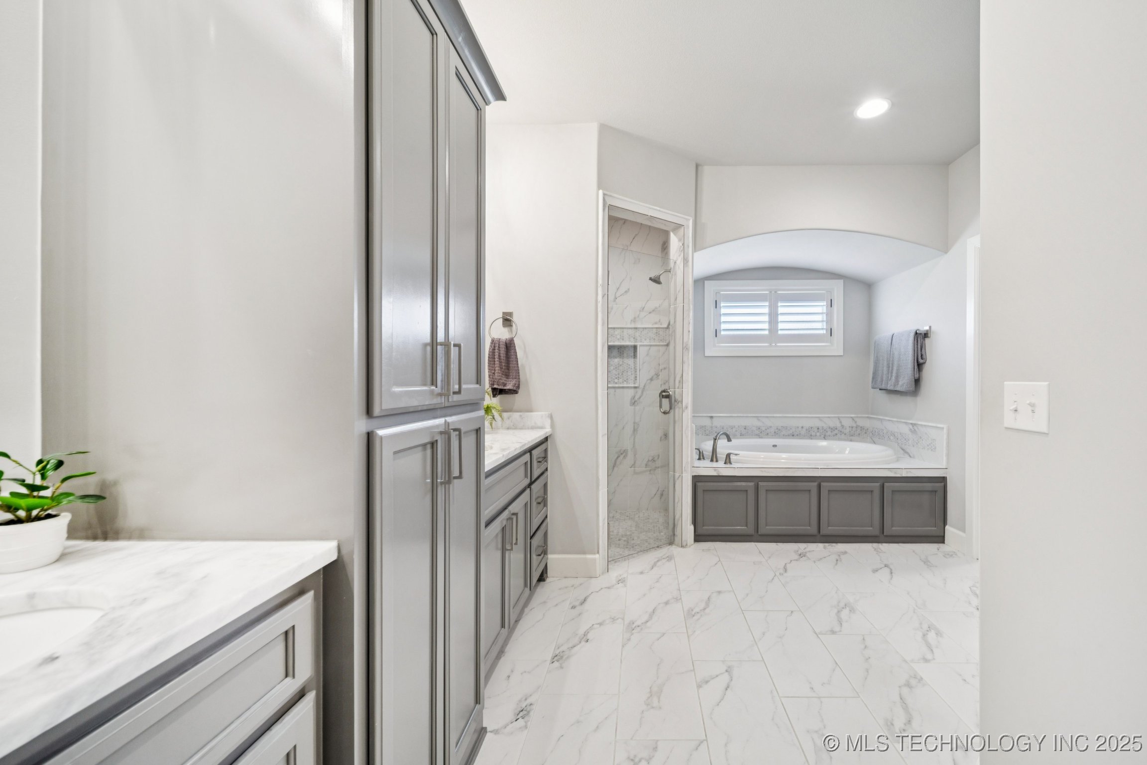 Owasso, Oklahoma, 74055, United States, 4 Bedrooms Bedrooms, ,4 BathroomsBathrooms,Residential,For Sale,1964106