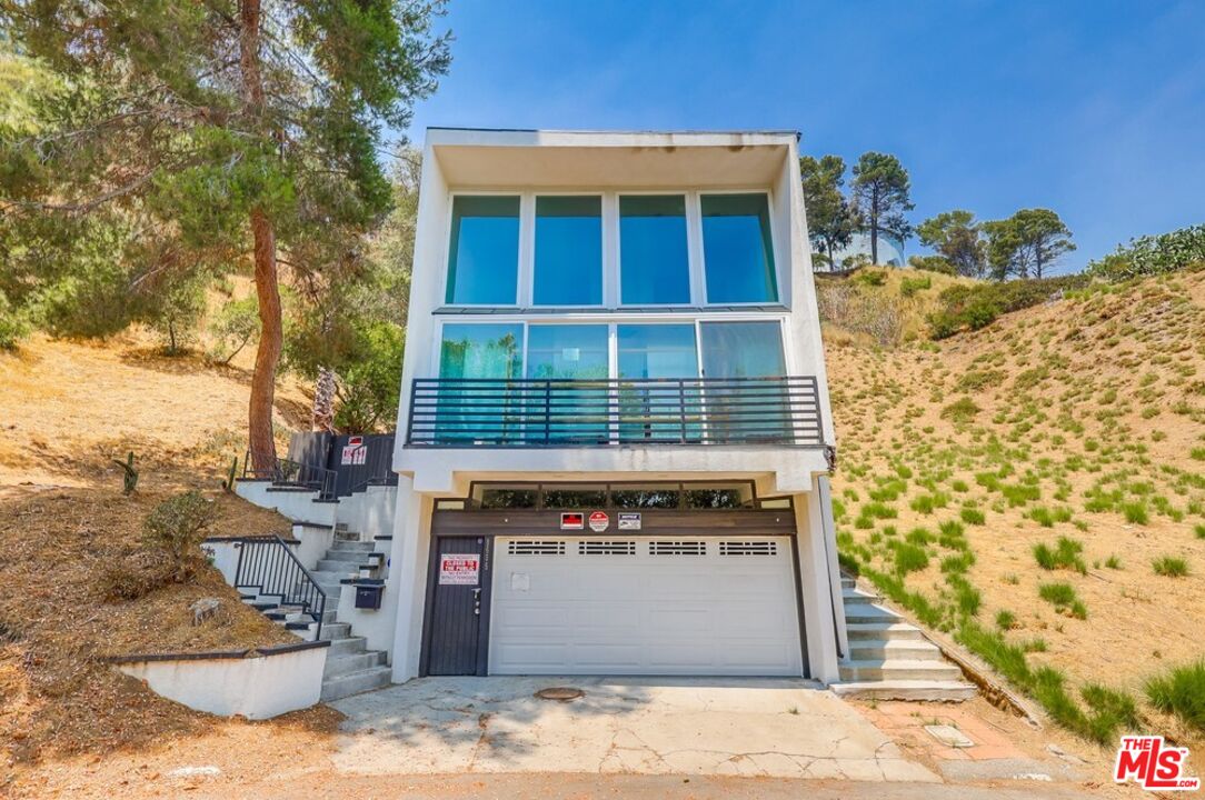 Los Angeles, California, 90046, United States, 3 Bedrooms Bedrooms, ,2 BathroomsBathrooms,Residential,For Sale,1908344