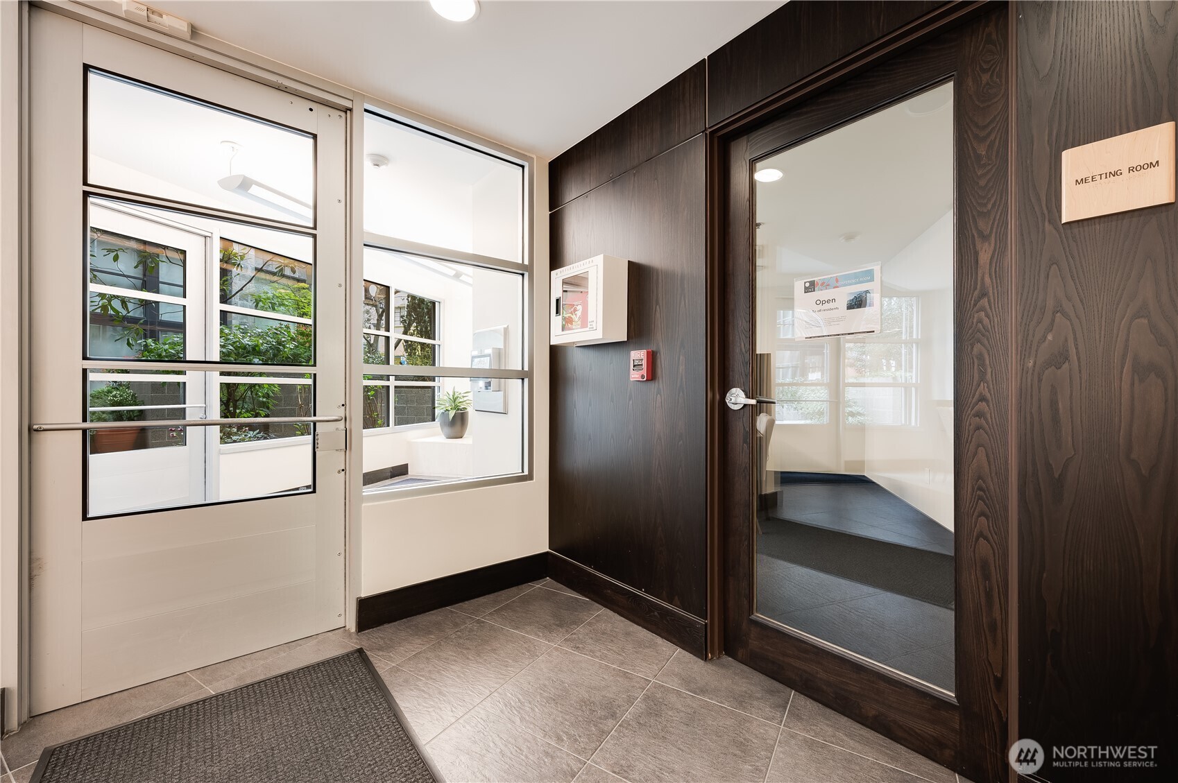 Seattle, Washington, 98121, United States, 1 Bedroom Bedrooms, ,Residential,For Sale,1992082