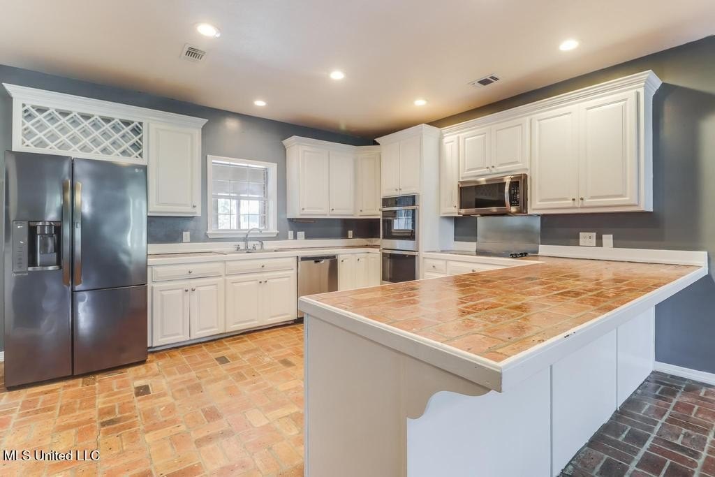 Vancleave, Mississippi, 39565, United States, 3 Bedrooms Bedrooms, ,3 BathroomsBathrooms,Residential,For Sale,1975033