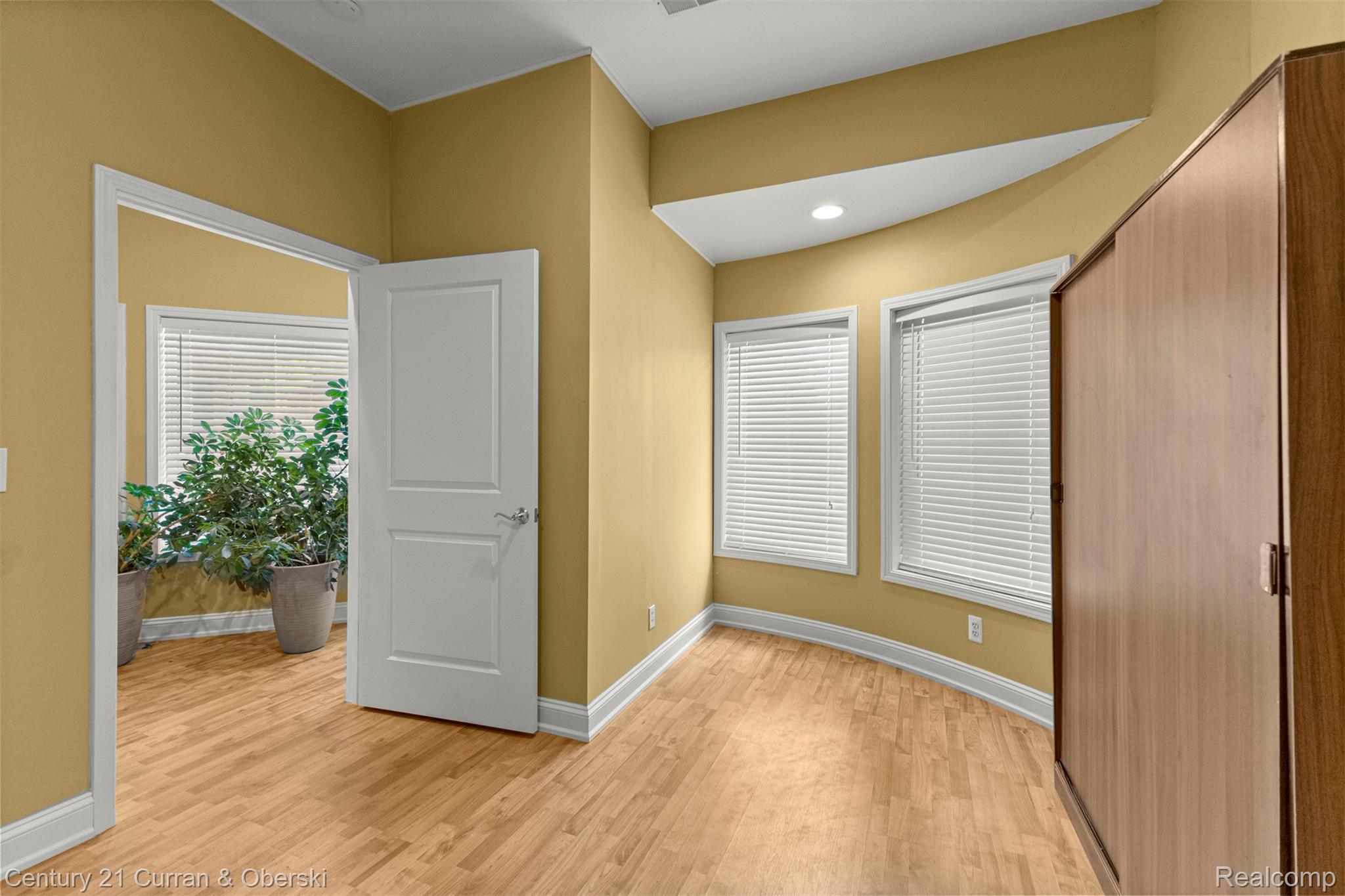 Groveland Township, Michigan, 48442, United States, 5 Bedrooms Bedrooms, ,6 BathroomsBathrooms,Residential,For Sale,1982712