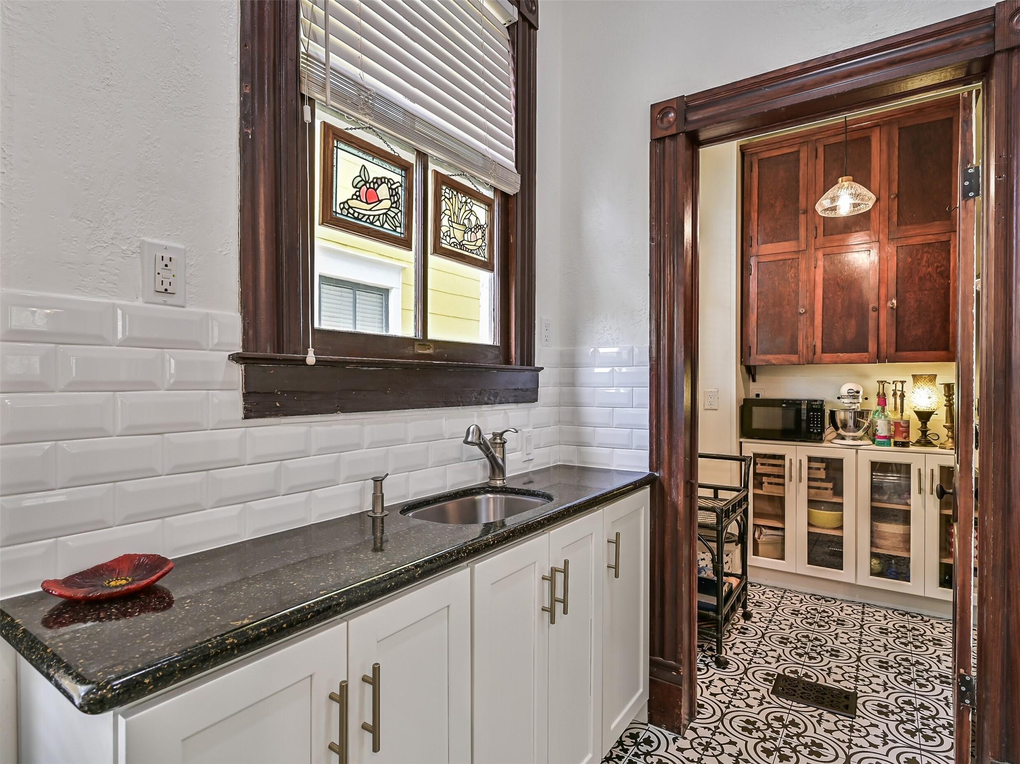 Galveston, Texas, 77550, United States, 4 Bedrooms Bedrooms, ,3 BathroomsBathrooms,Residential,For Sale,1818461