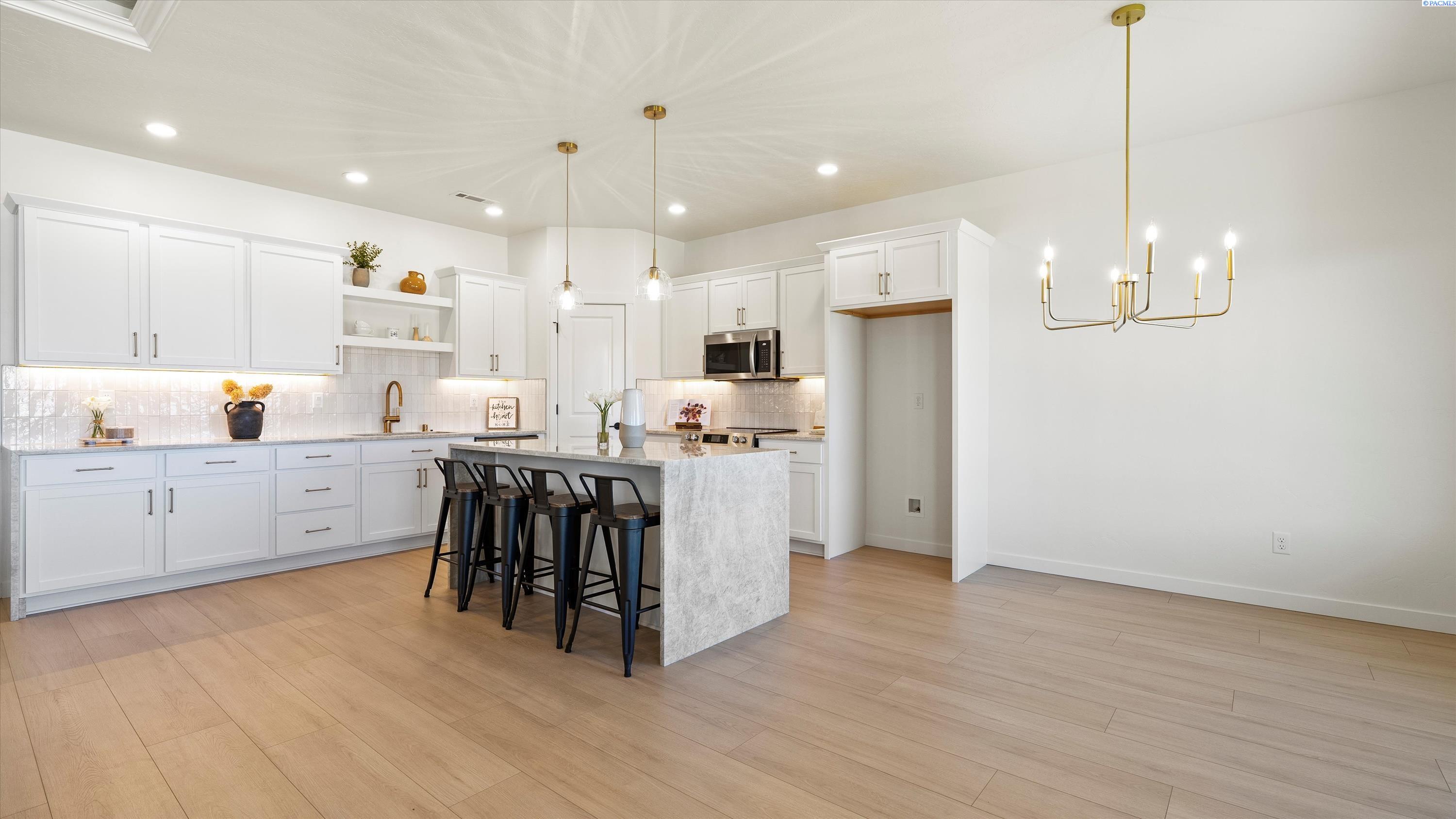 Richland, Washington, 99352, United States, 3 Bedrooms Bedrooms, ,2 BathroomsBathrooms,Residential,For Sale,1883404