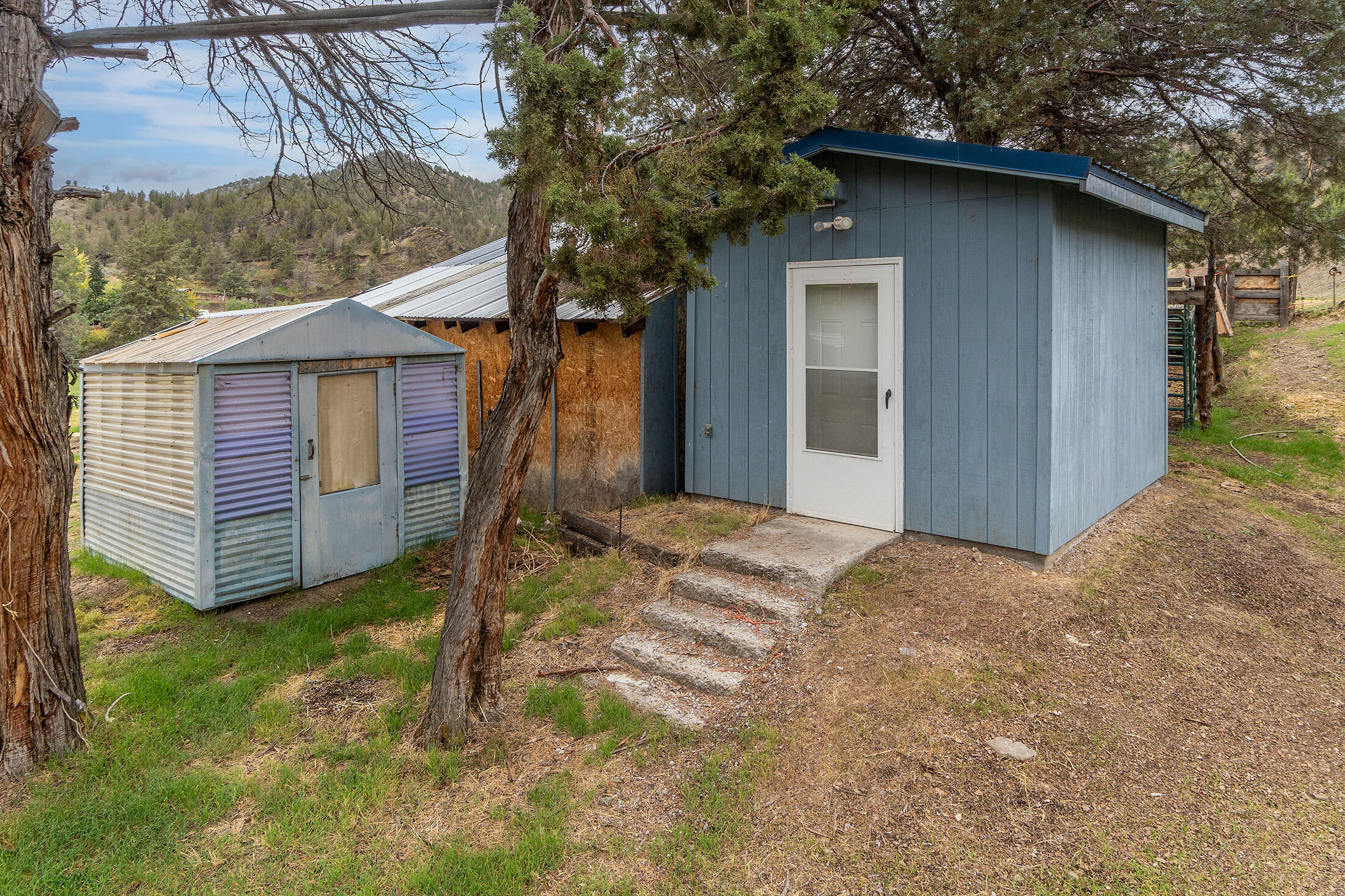 Mitchell, Oregon, 97750, United States, 3 Bedrooms Bedrooms, ,2 BathroomsBathrooms,Residential,For Sale,1965527