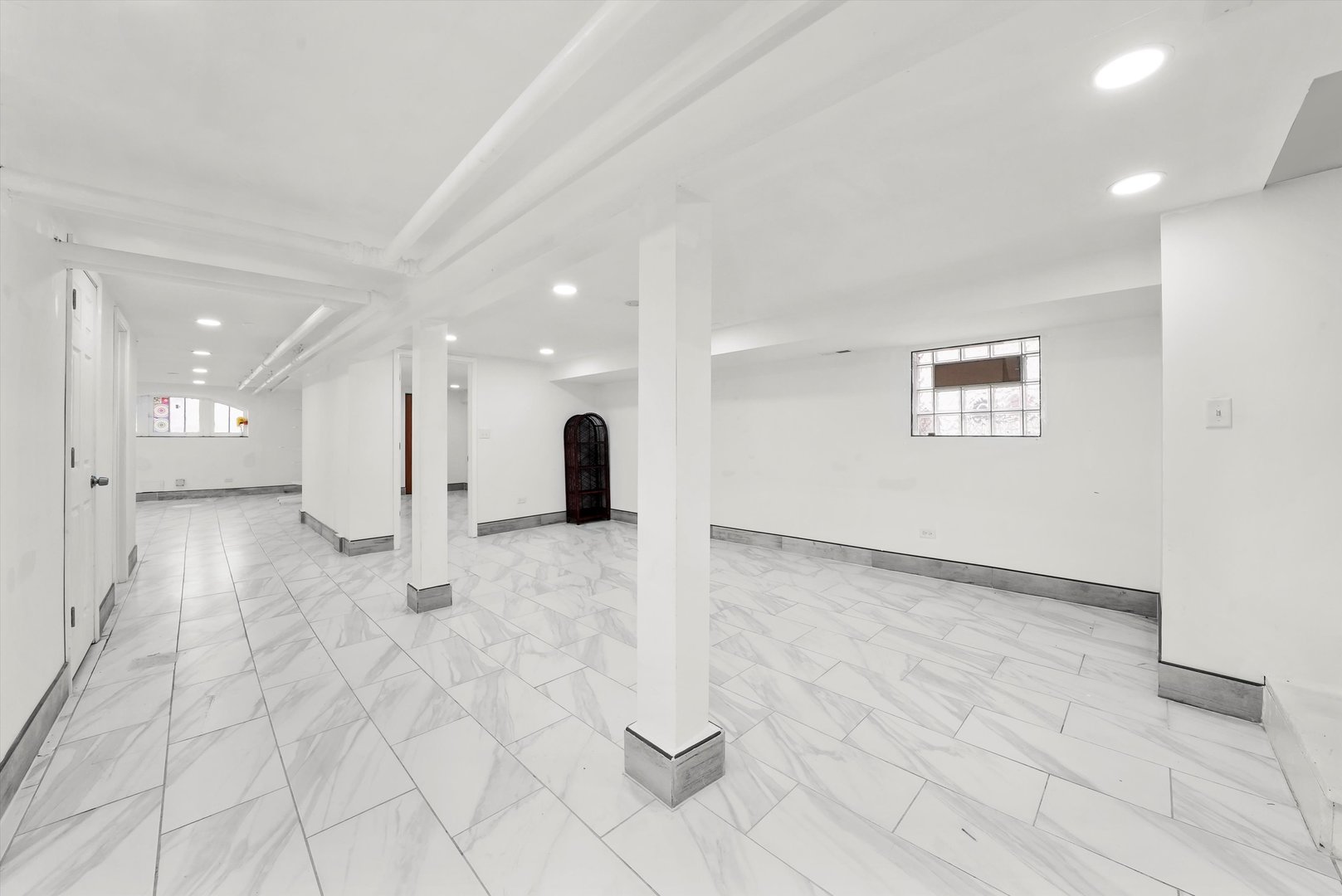 Chicago, Illinois, 60630, United States, 8 Bedrooms Bedrooms, ,3 BathroomsBathrooms,Residential,For Sale,1892523