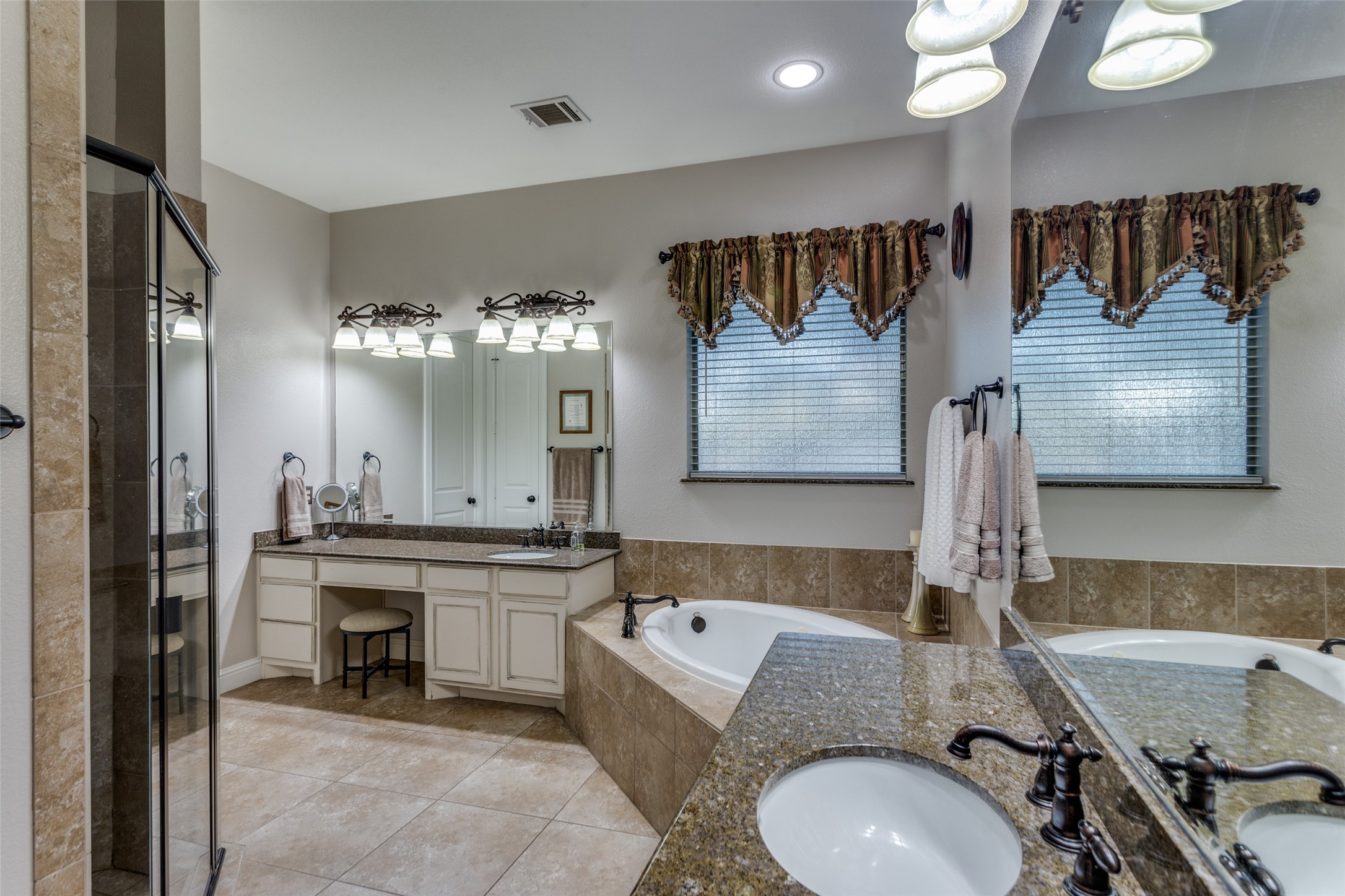 100 Stone Canyon Circle, Fort Worth, Texas, 76108, United States, 4 Bedrooms Bedrooms, ,5 BathroomsBathrooms,Residential,For Sale,100 Stone Canyon Circle,1645920