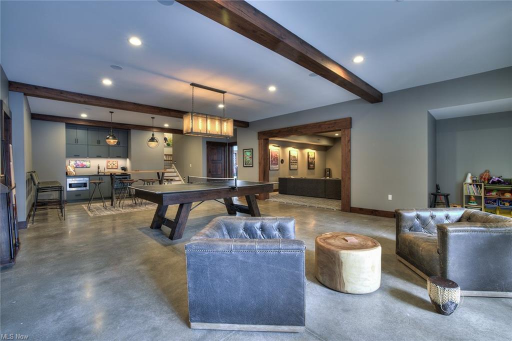 Williamstown, West Virginia, 26187, United States, 5 Bedrooms Bedrooms, ,8 BathroomsBathrooms,Residential,For Sale,1980118